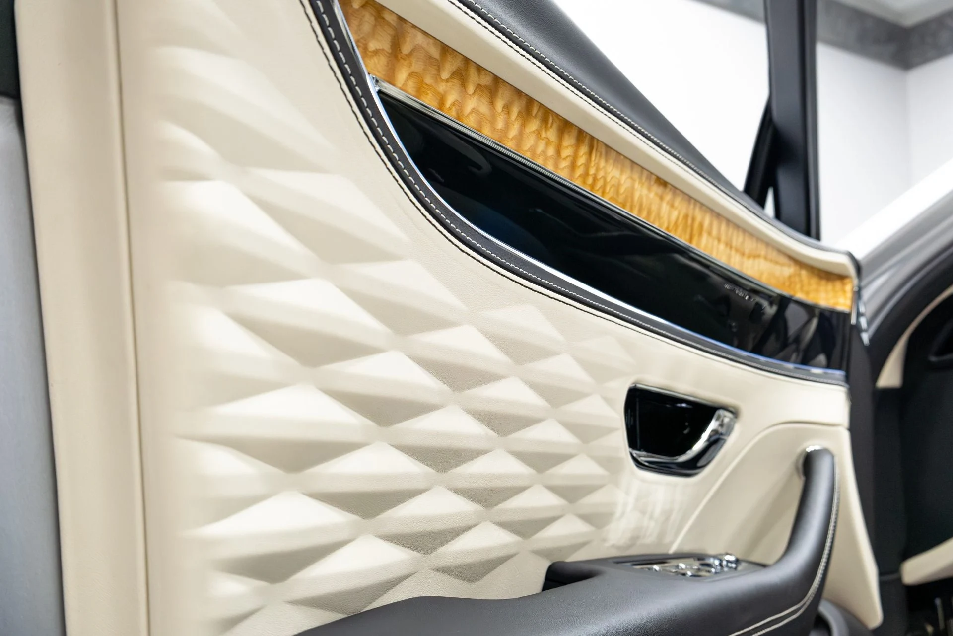 mph057_3241895022_Used_2021_Bentley_Flying_Spur_W12_1772666284_041b4f7cf8