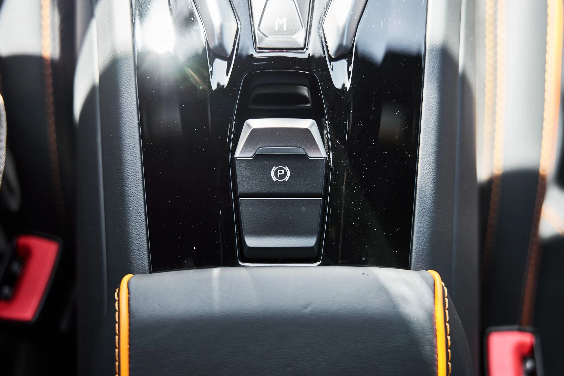 mph057_3278378368_Used_2020_Lamborghini_Huracan_EVO_Base_1777394871_207a784e4f