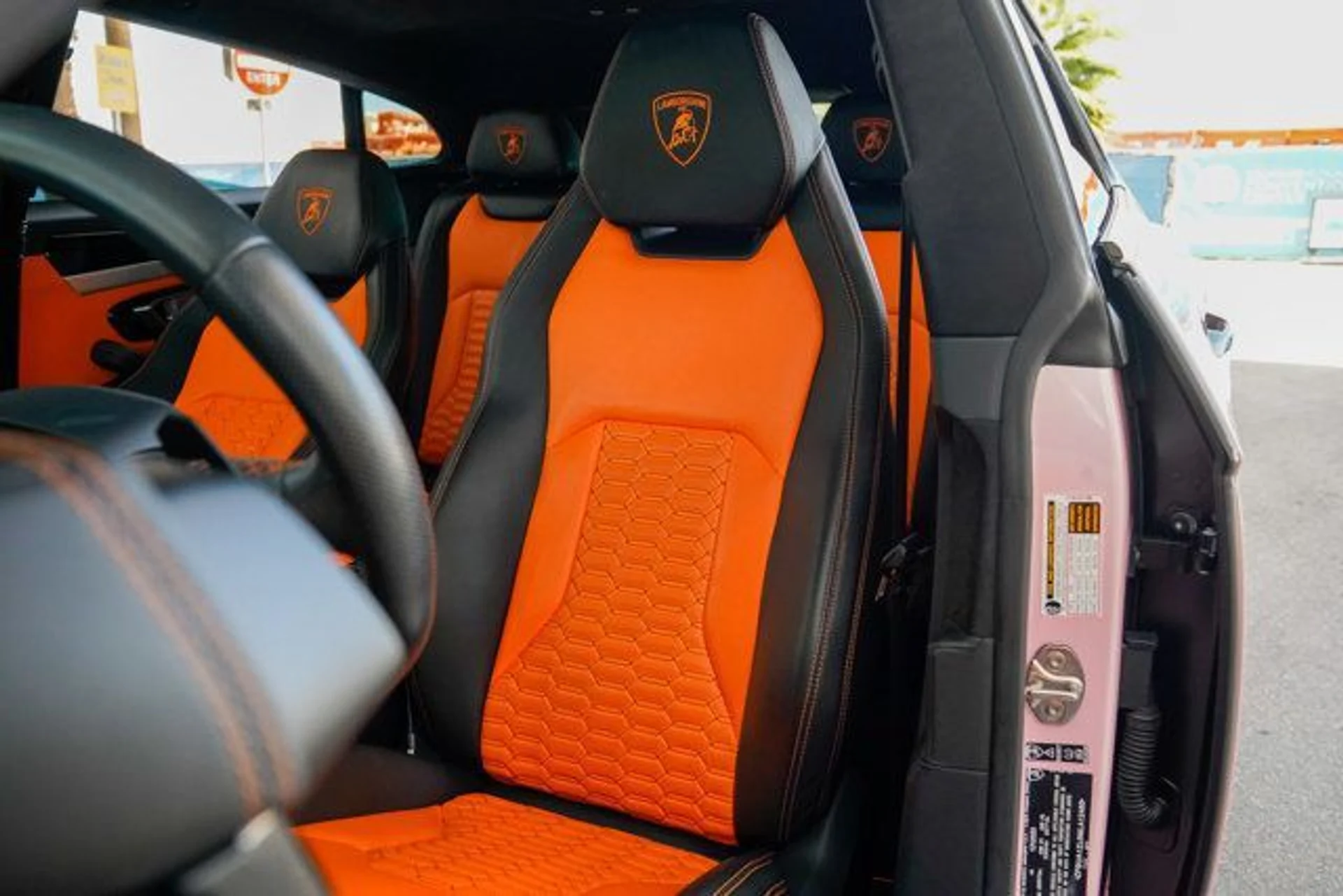 mph057_3342346150_used_2021_lamborghini_urus_awd_14354_22713615_58_640_99c0cec2d6