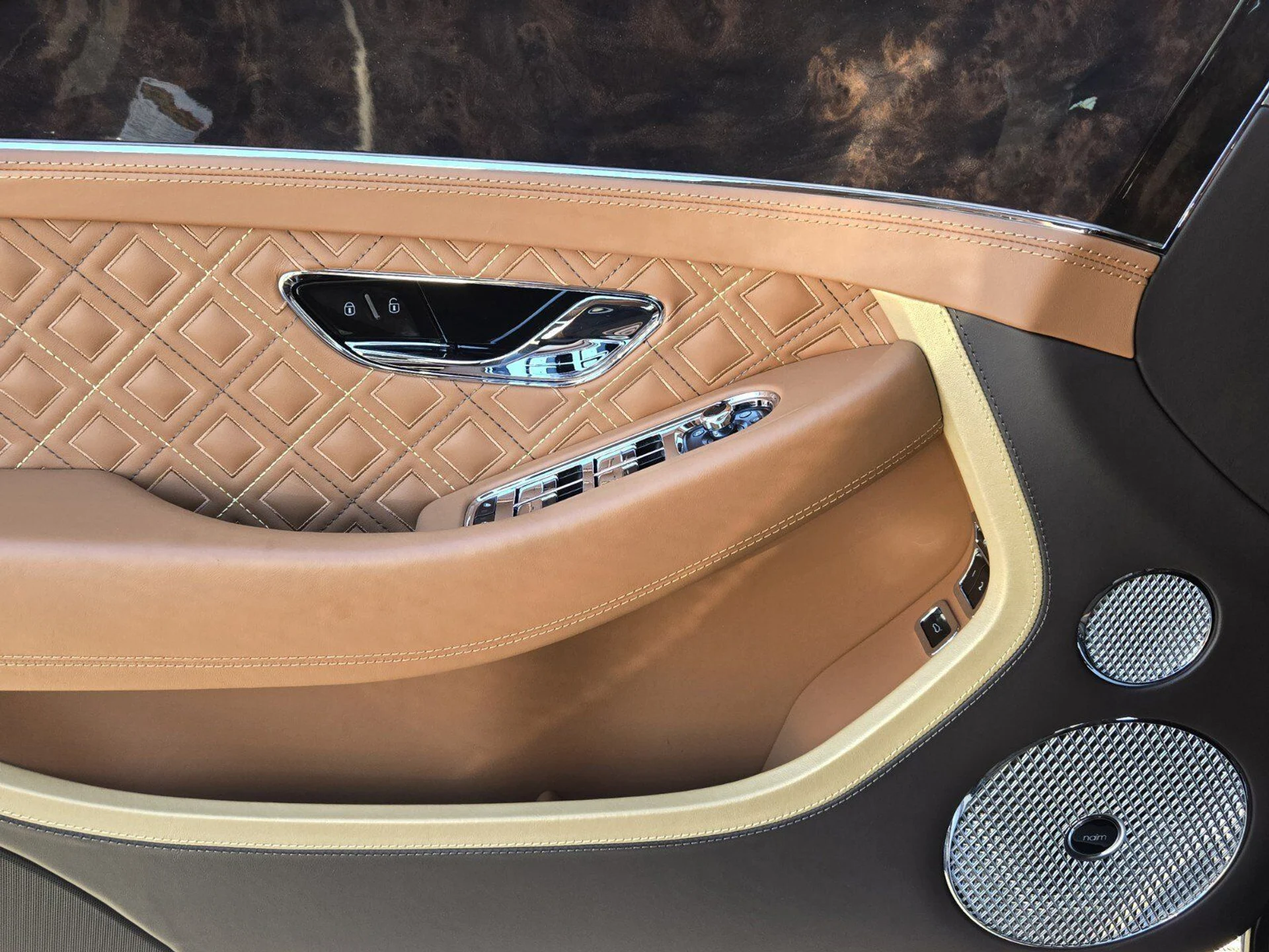 mph057_3348223506_122586f4371cecdca45b88fa72476fe6x_09946b5956