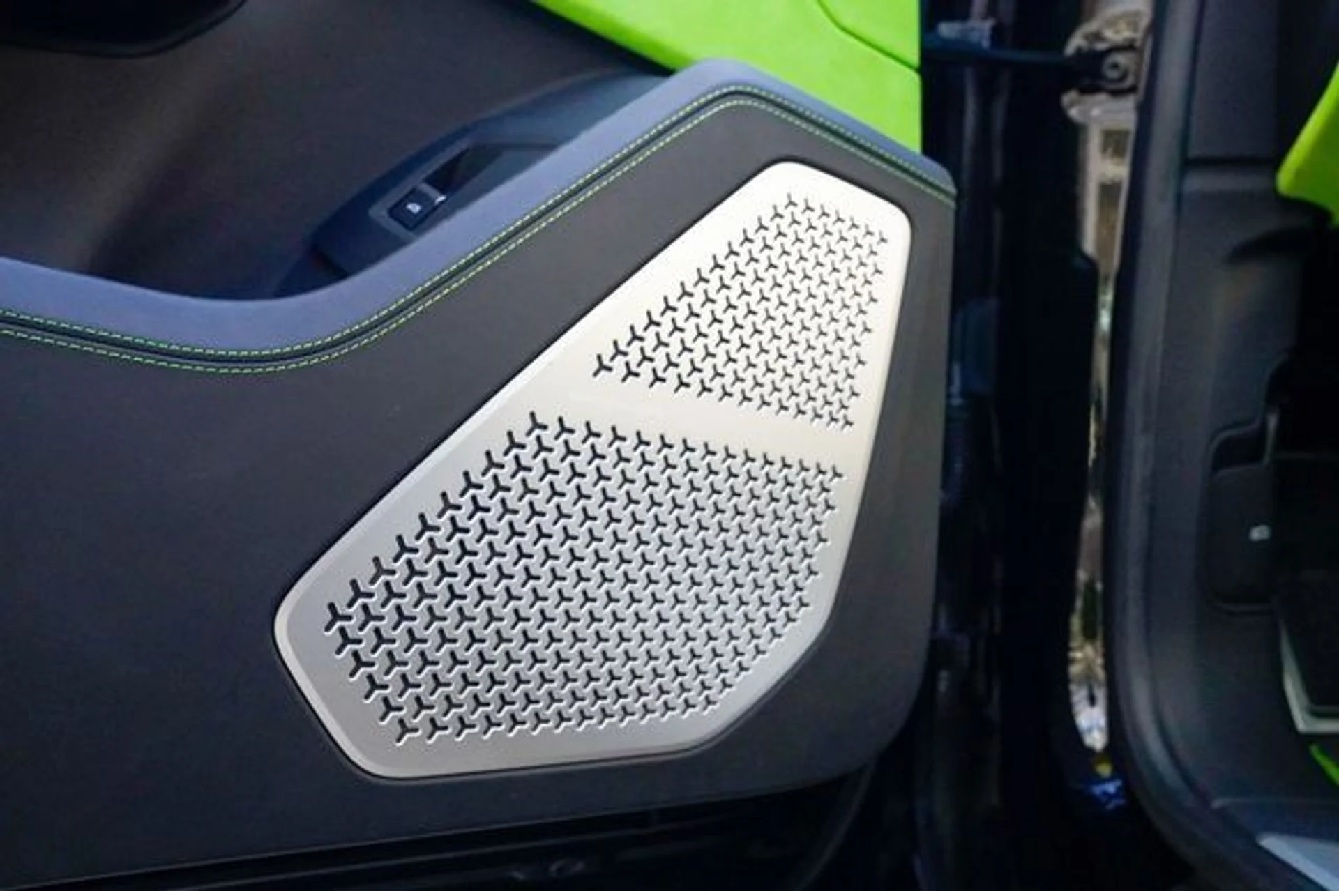 mph057_3363769260_22939991_58_5f3a57f946