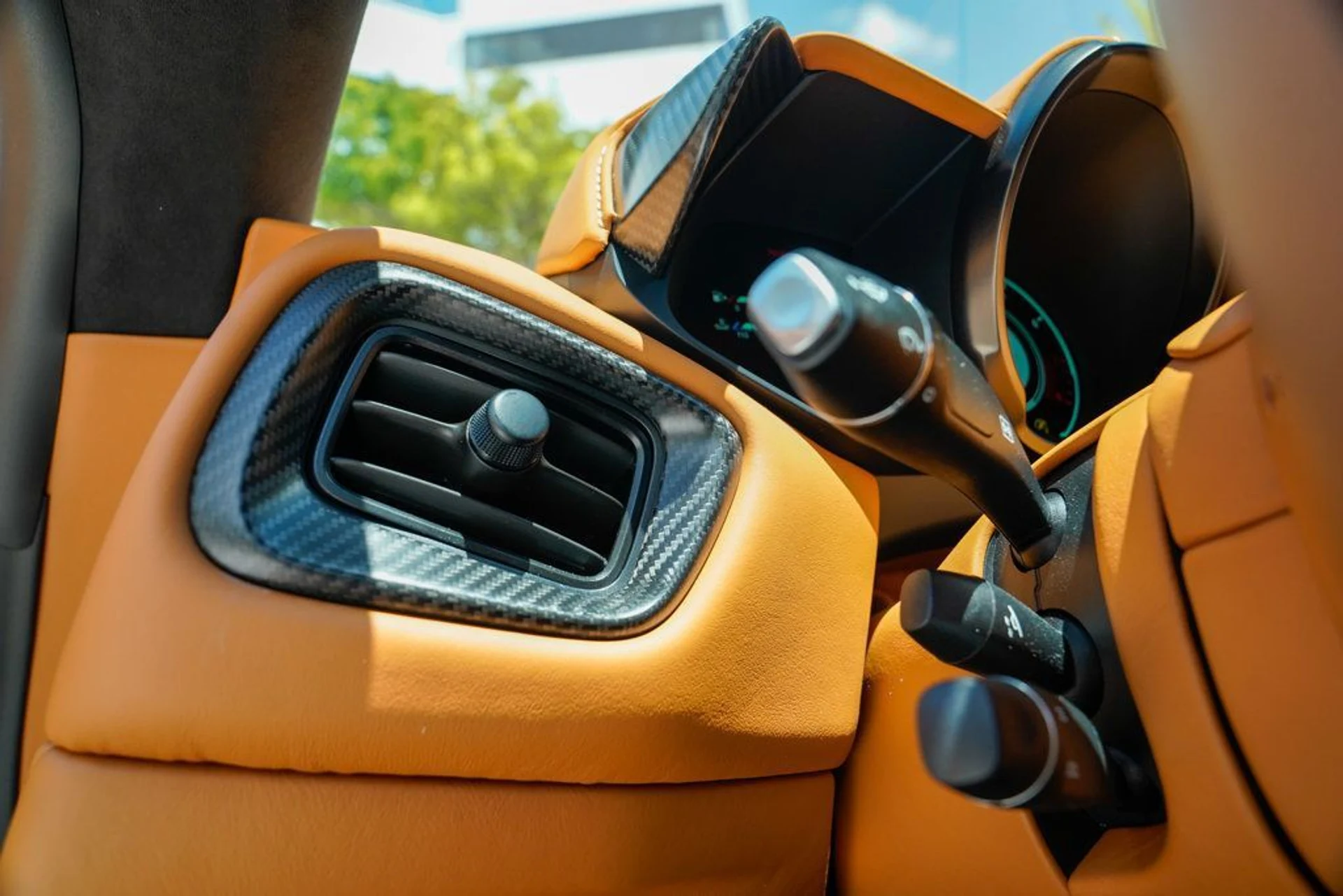 mph057_3365477929_used_2021_aston_martin_vantage_coupemanual_14354_22900621_58_1024_6768a37483