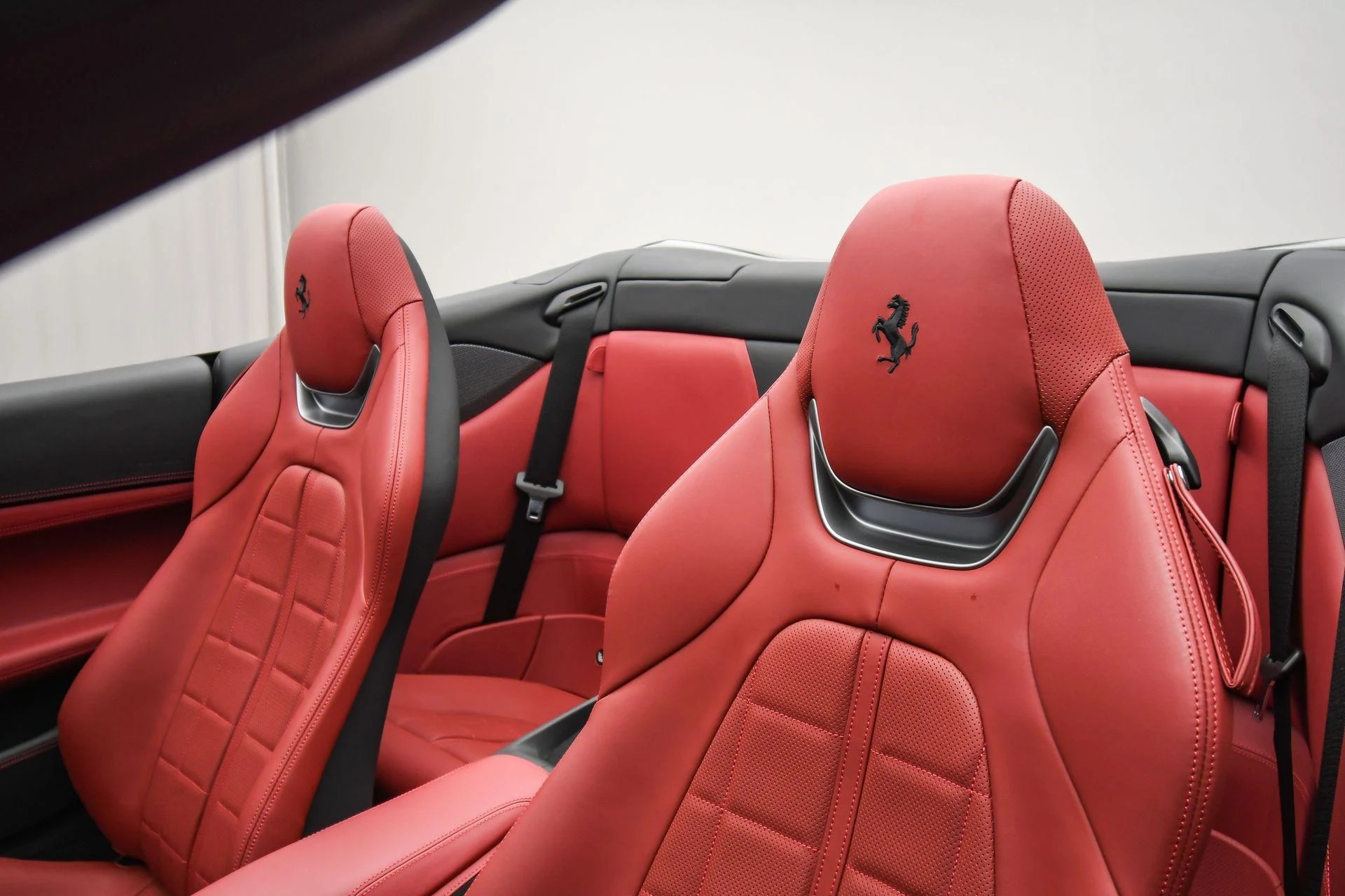 mph057_3369389996_Used_2023_Ferrari_Portofino_M_1757454574_b84a2dfbad