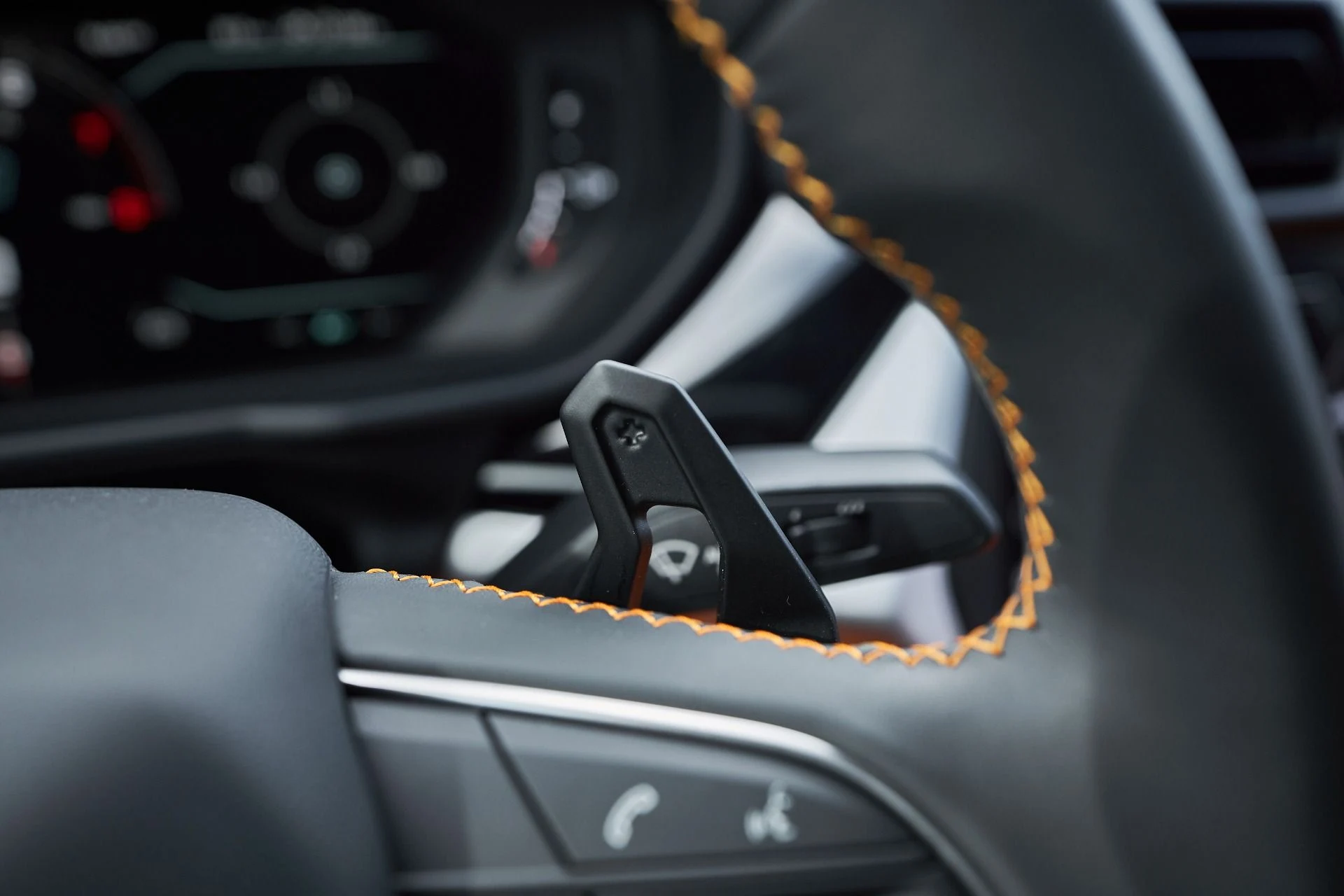 mph057_3400065678_Used_2025_Lamborghini_Urus_SE_1763677071_a3646f515e