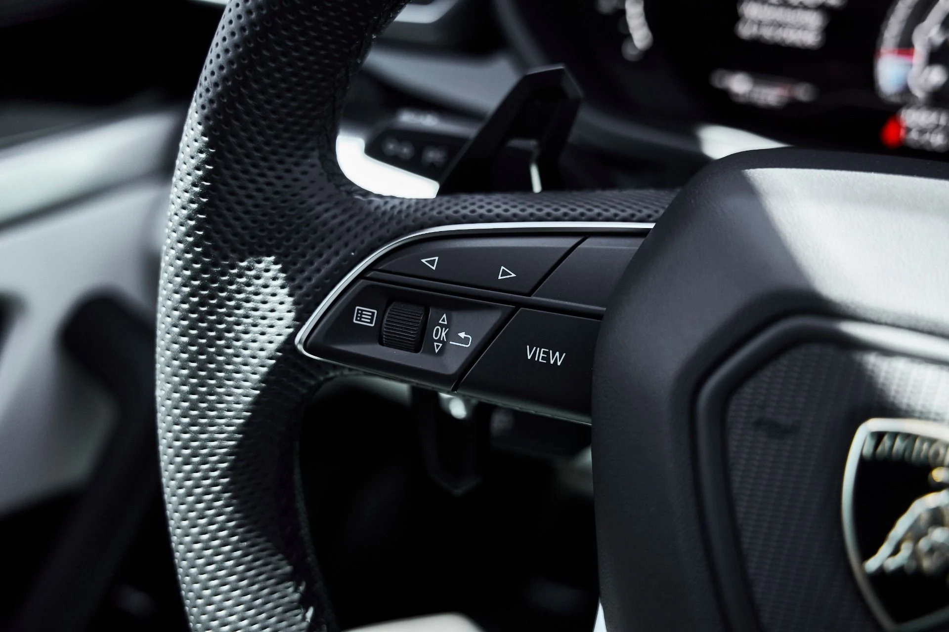 mph057_3485801870_Used_2019_Lamborghini_Urus_Base_1776301901_1a050d4ae4