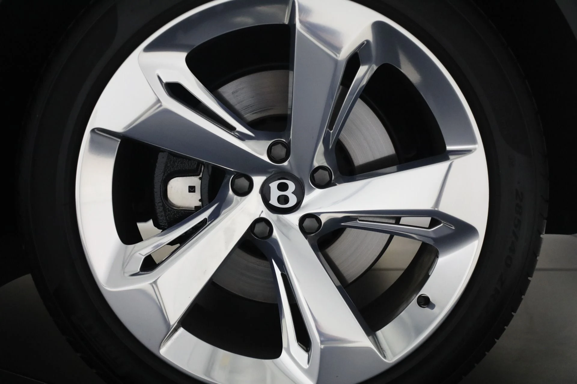 mph057_3509167623_Used_2024_Bentley_Bentayga_EWB_Azure_V8_f5599fd116
