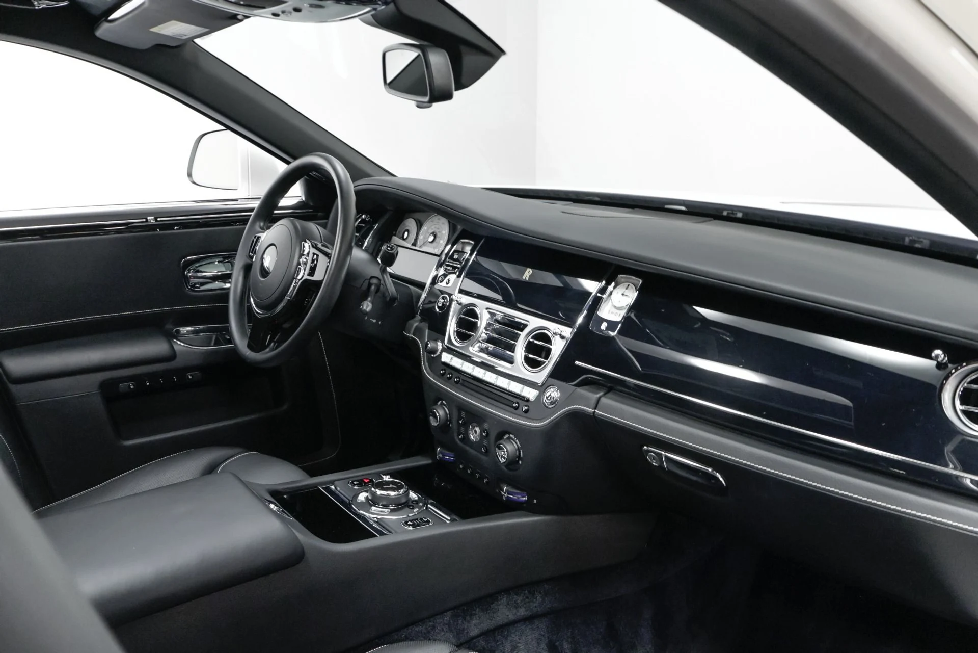 mph057_3524172918_Used_2016_Rolls_Royce_Ghost_Base_1761576592_70213be8db