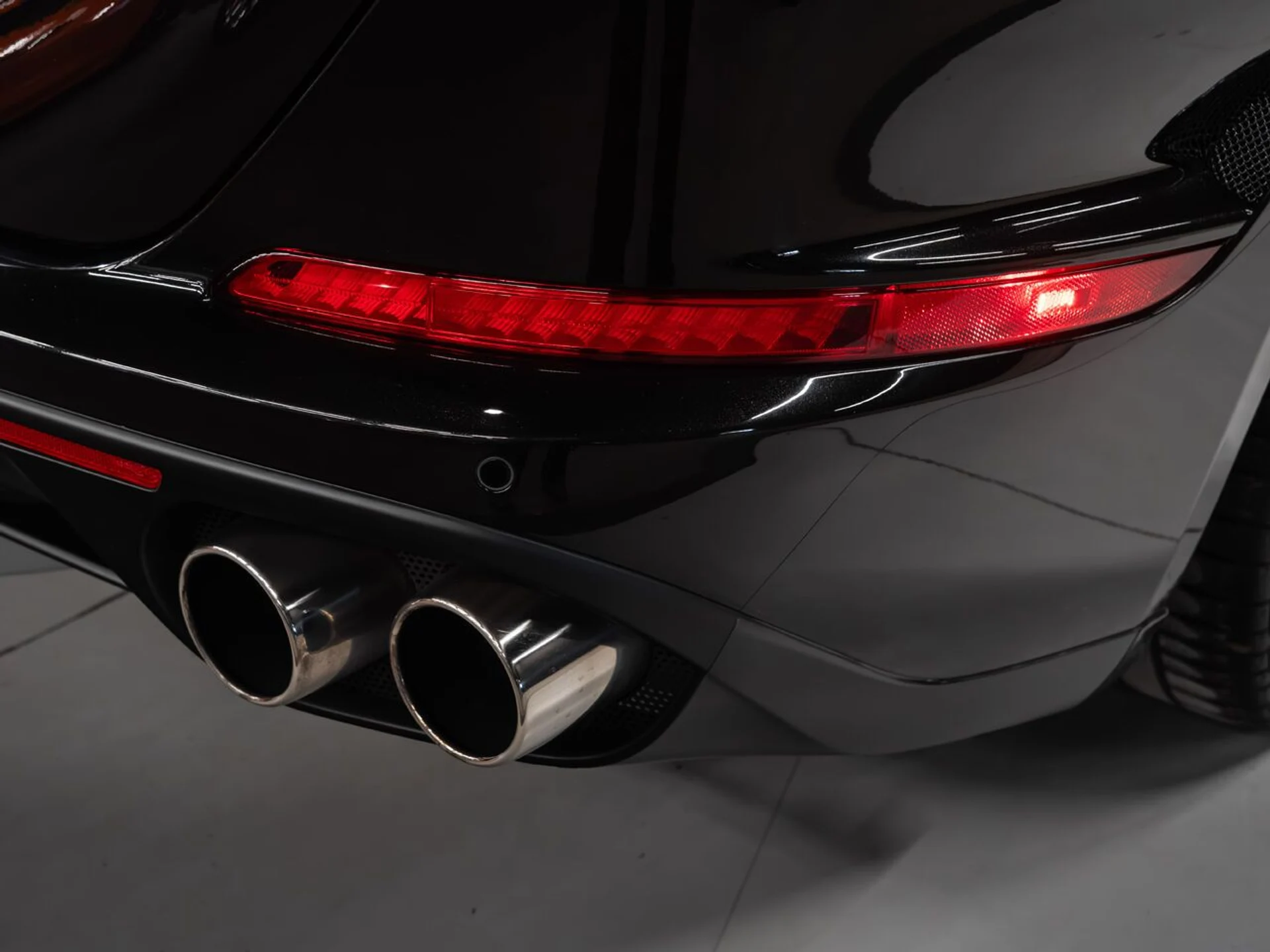 mph057_3634538548_ferrari_california_2015_1b968fea59