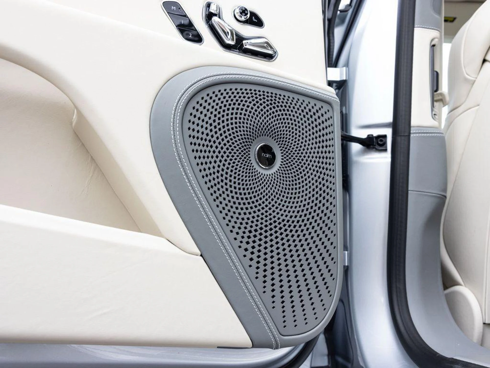 mph057_3666701072_500853697_69ac49c742328134f501cf5f_3ea2c4d233