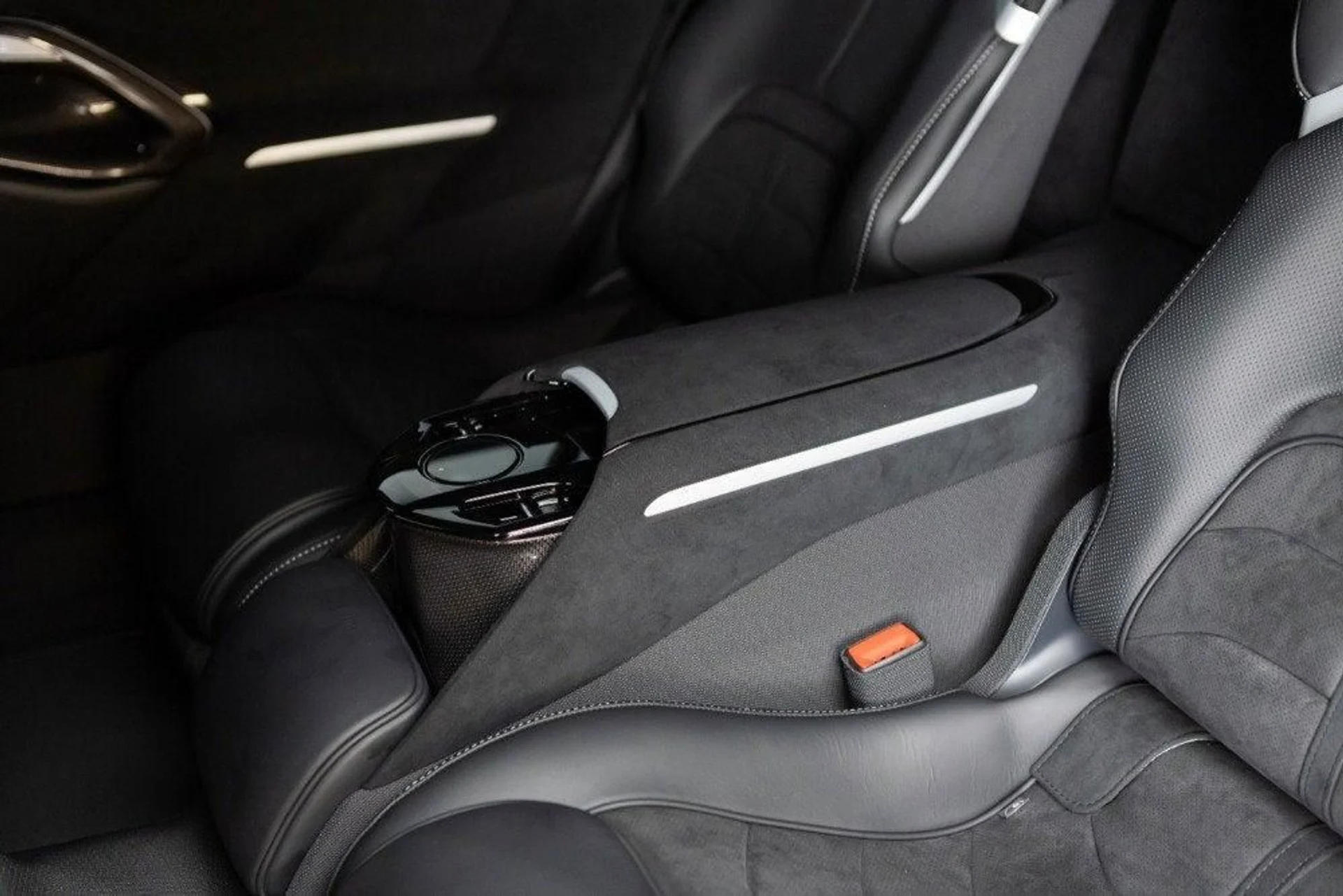 mph057_3695492916_Used_2025_Ferrari_Purosangue_1777382834_972ddd14e1