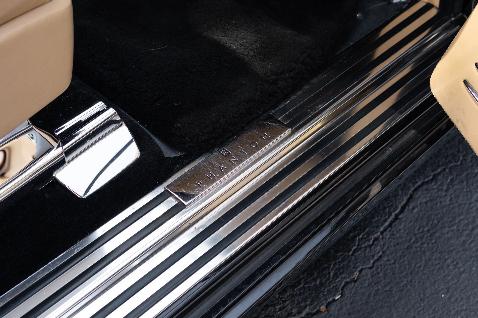 mph057_3731363956_Used_2015_Rolls_Royce_Phantom_1779983365_e9fe666c04