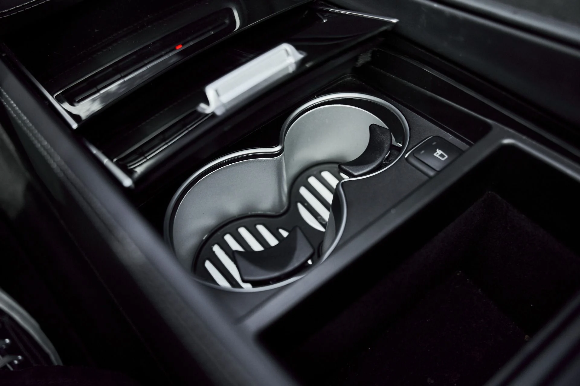 mph057_3748213469_Used_2024_Mercedes_Benz_GLS_Maybach_GLS_600_1773530632_2a4145bace