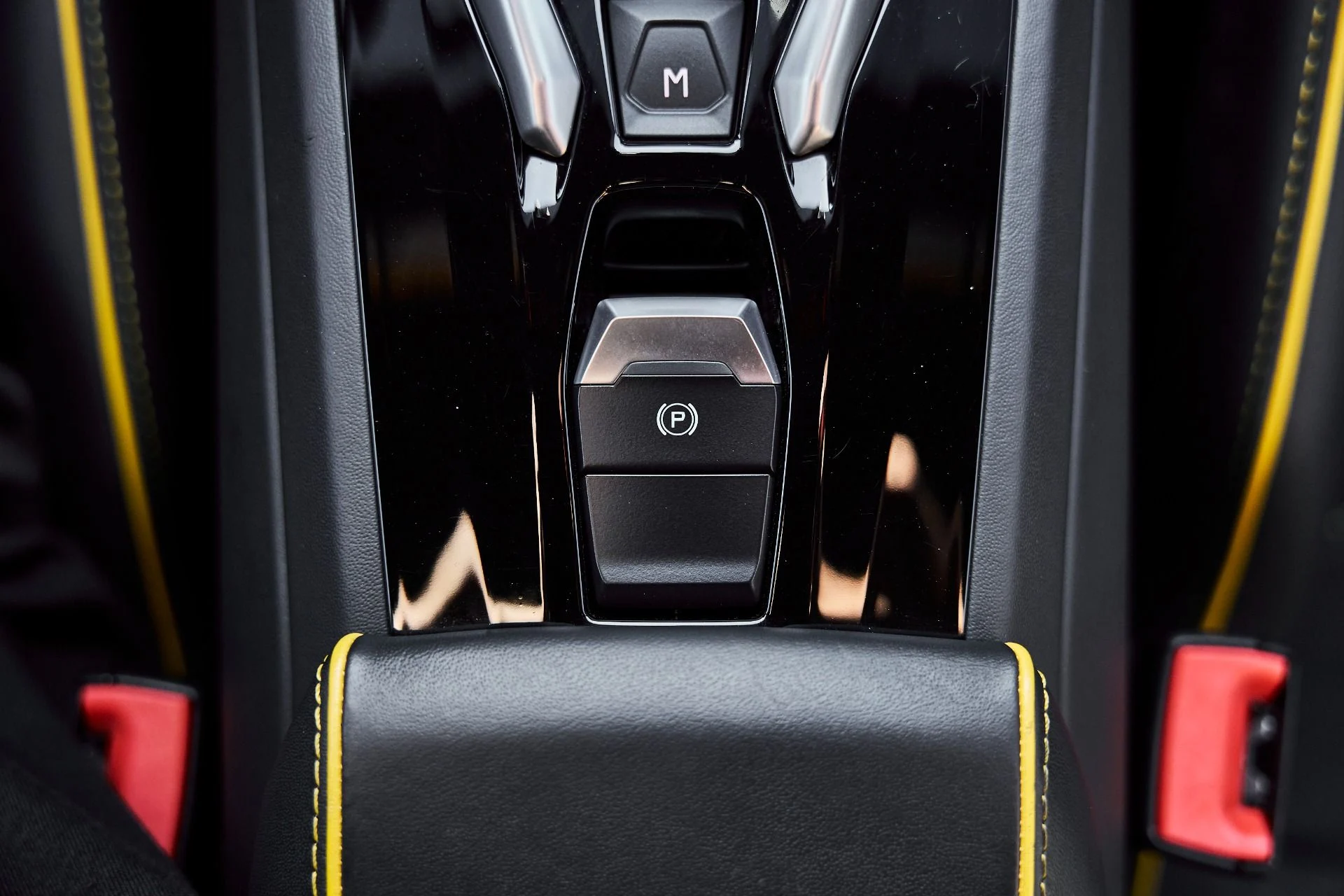 mph057_3748634783_Used_2021_Lamborghini_Huracan_EVO_Base_1774405039_b7cd29dd21