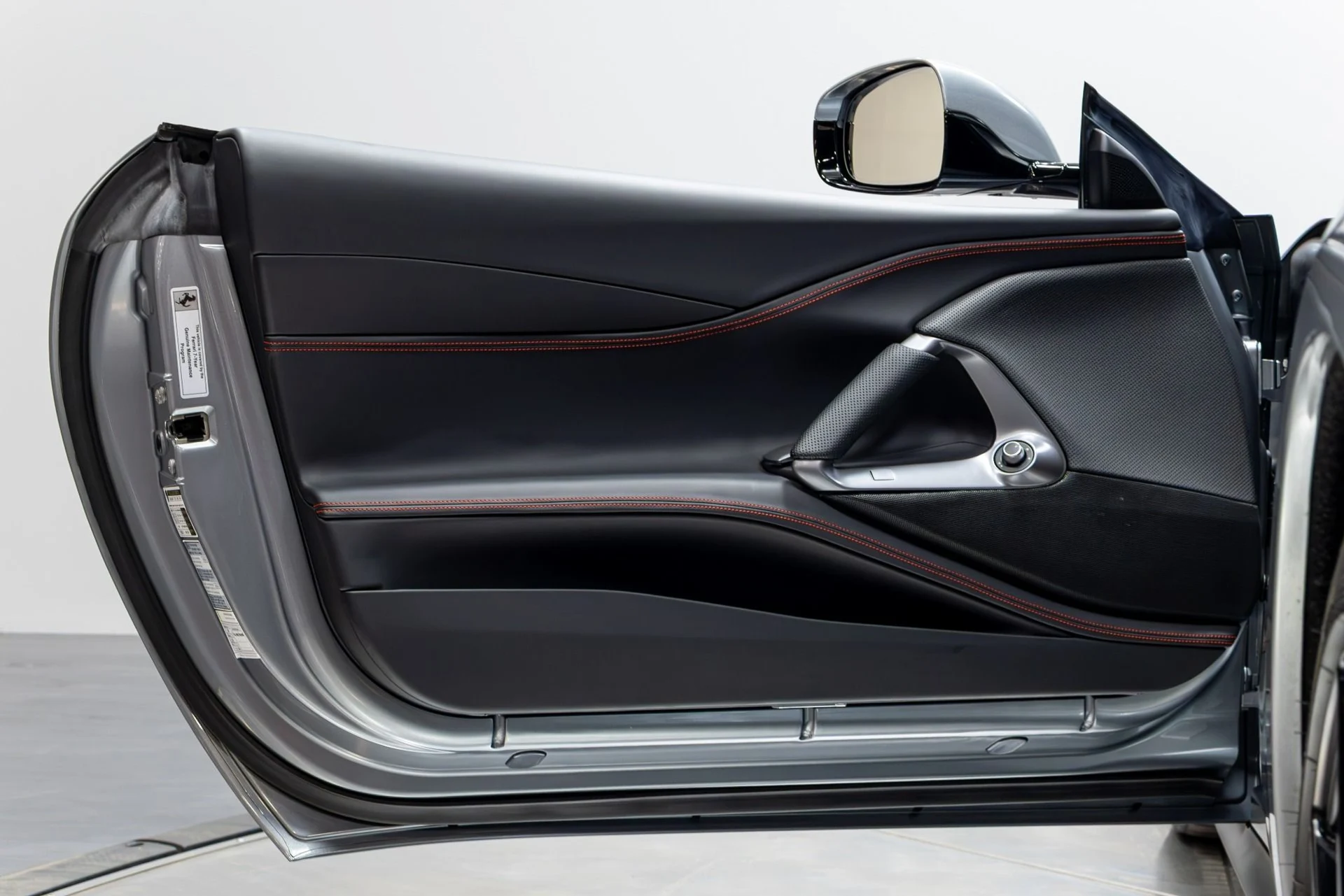 mph057_3761678818_Used_2018_Ferrari_812_Superfast_1777416678_1477329f27