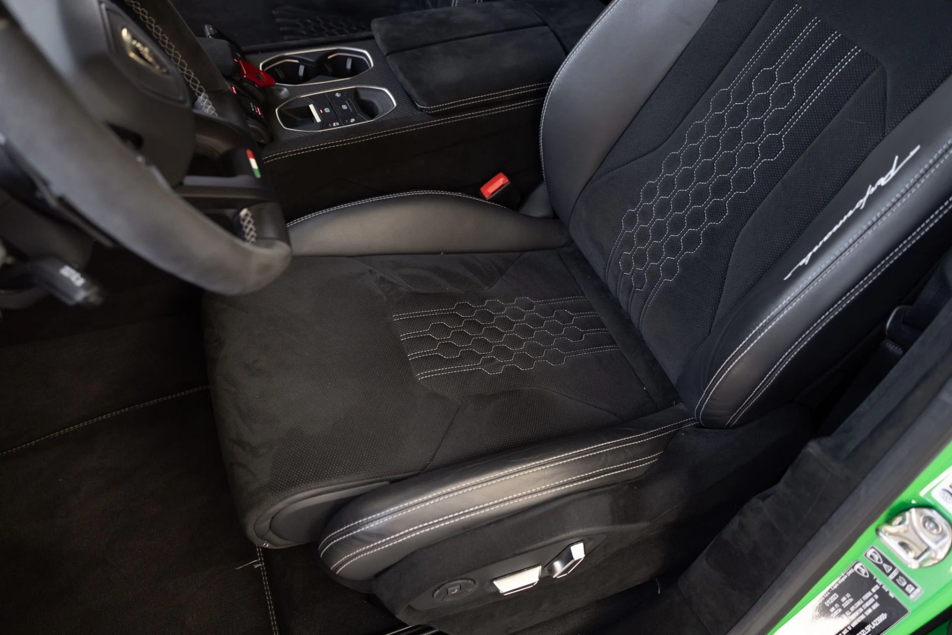 mph057_3776251128_Used_2023_Lamborghini_Urus_Performante_1780090758_58851e51f3