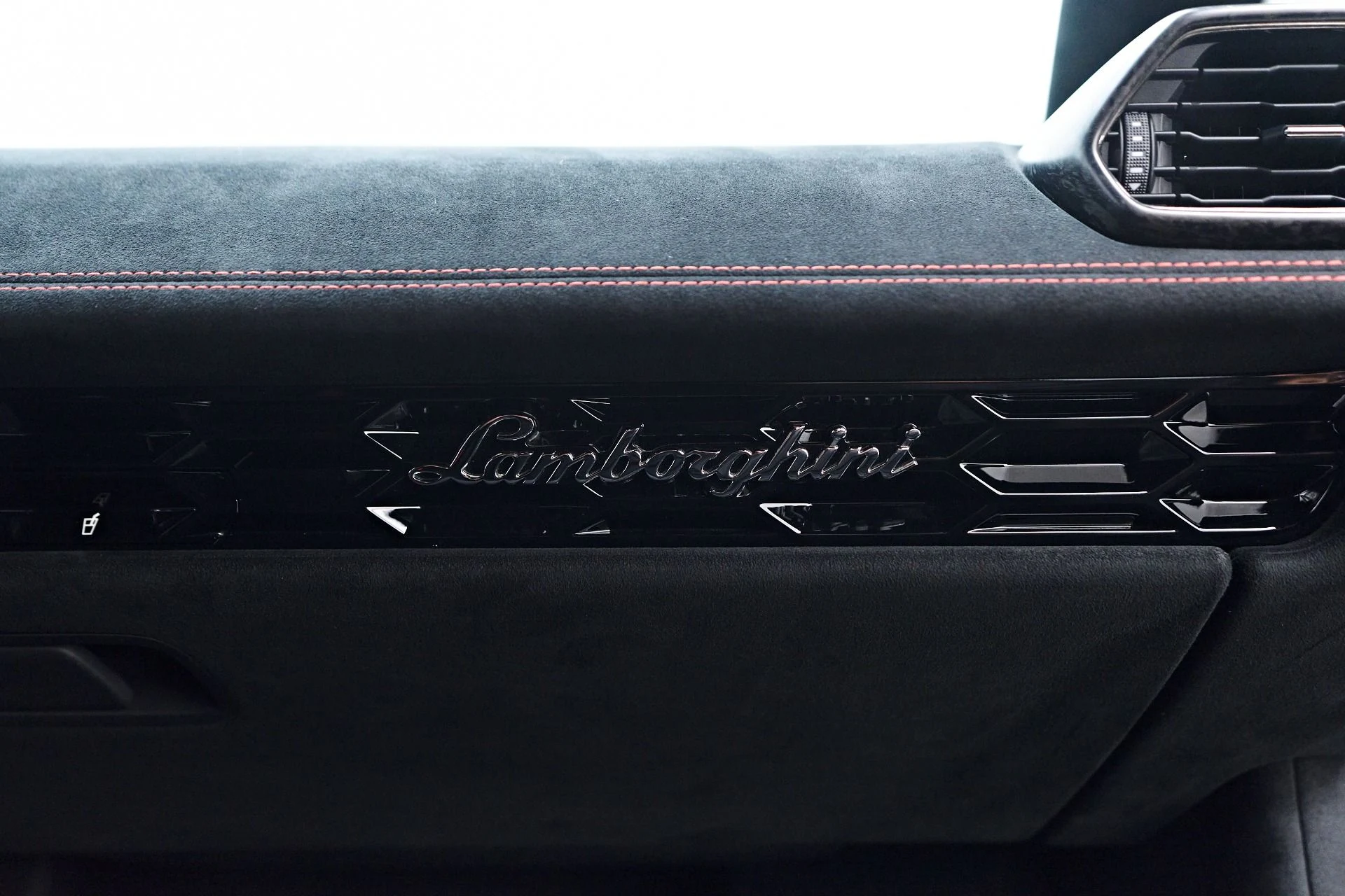 mph057_3803749329_Used_2018_Lamborghini_Huracan_Performante_1761069204_3c5a89a57d