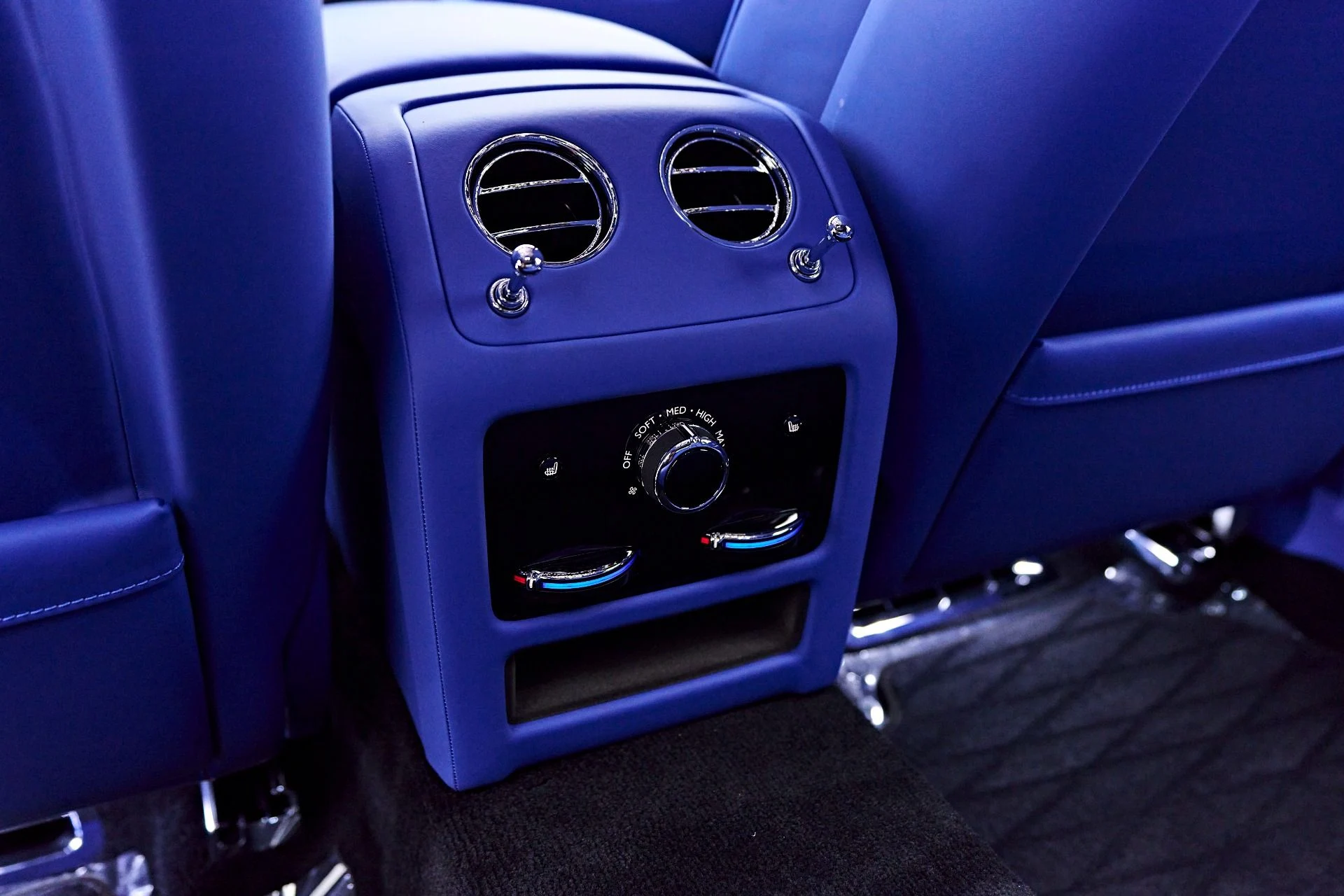 mph057_3834782394_Used_2024_Rolls_Royce_Ghost_Base_1757190853_e3b1b82d32