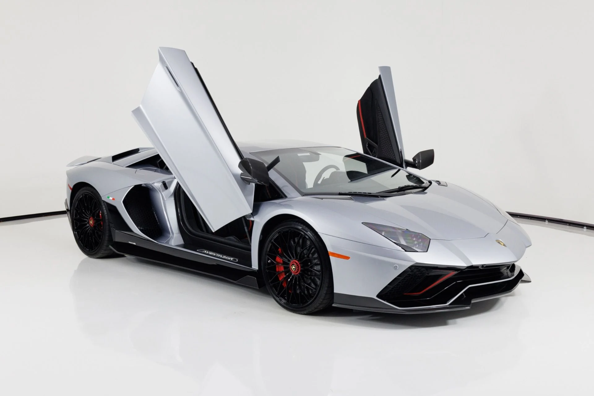 mph057_3866848571_Used_2022_Lamborghini_Aventador_LP_780_4_Ultimae_1784925961_25d26cba9e