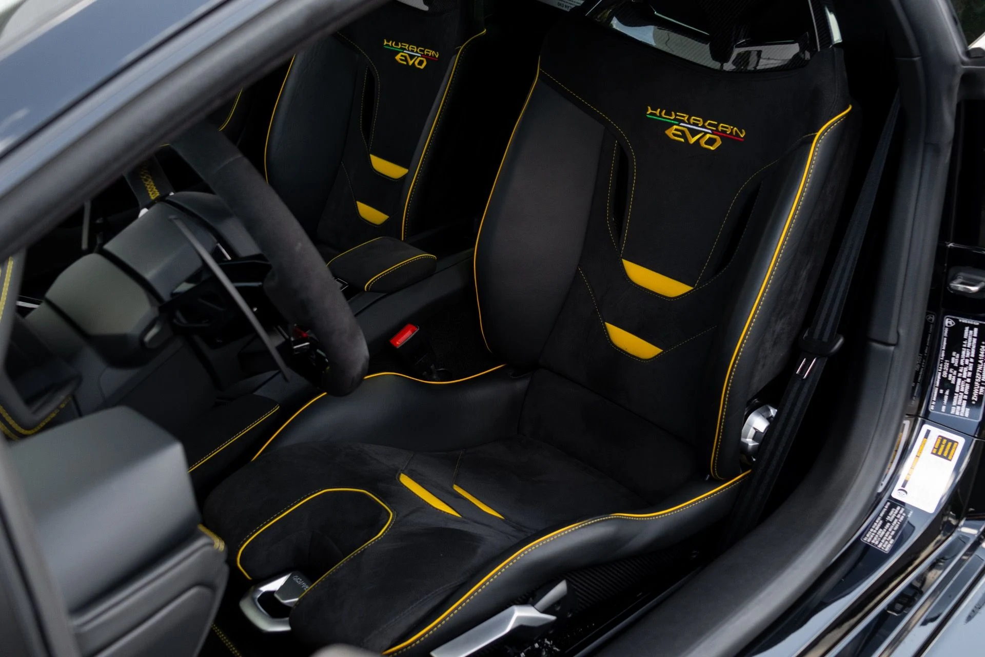 mph057_3878216102_Used_2022_Lamborghini_Huracan_EVO_1764129423_0b186c067a