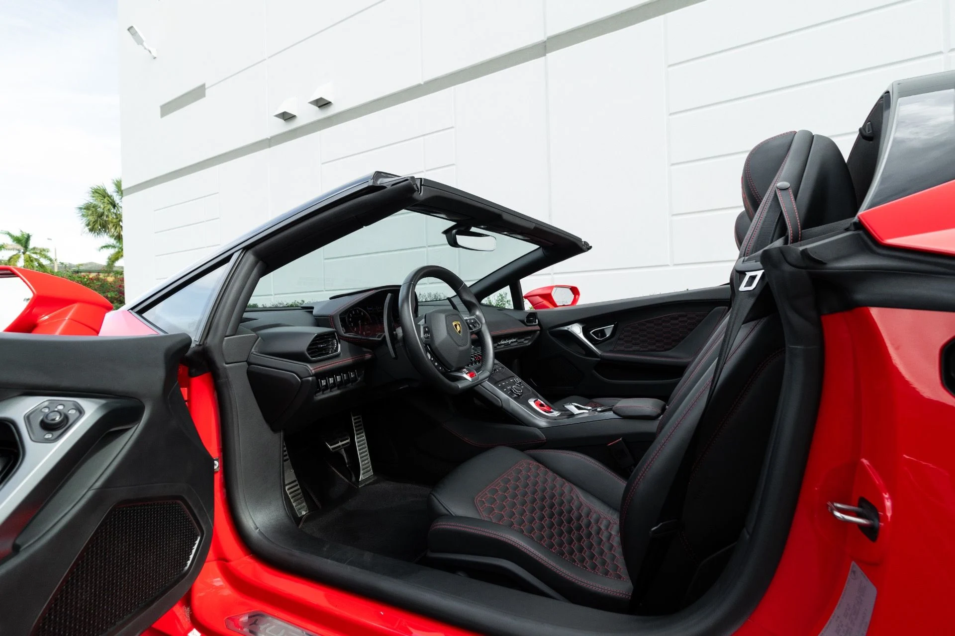 mph057_3879611156_Used_2018_Lamborghini_Huracan_LP_580_2_Spyder_1766443768_eb5e3922bd