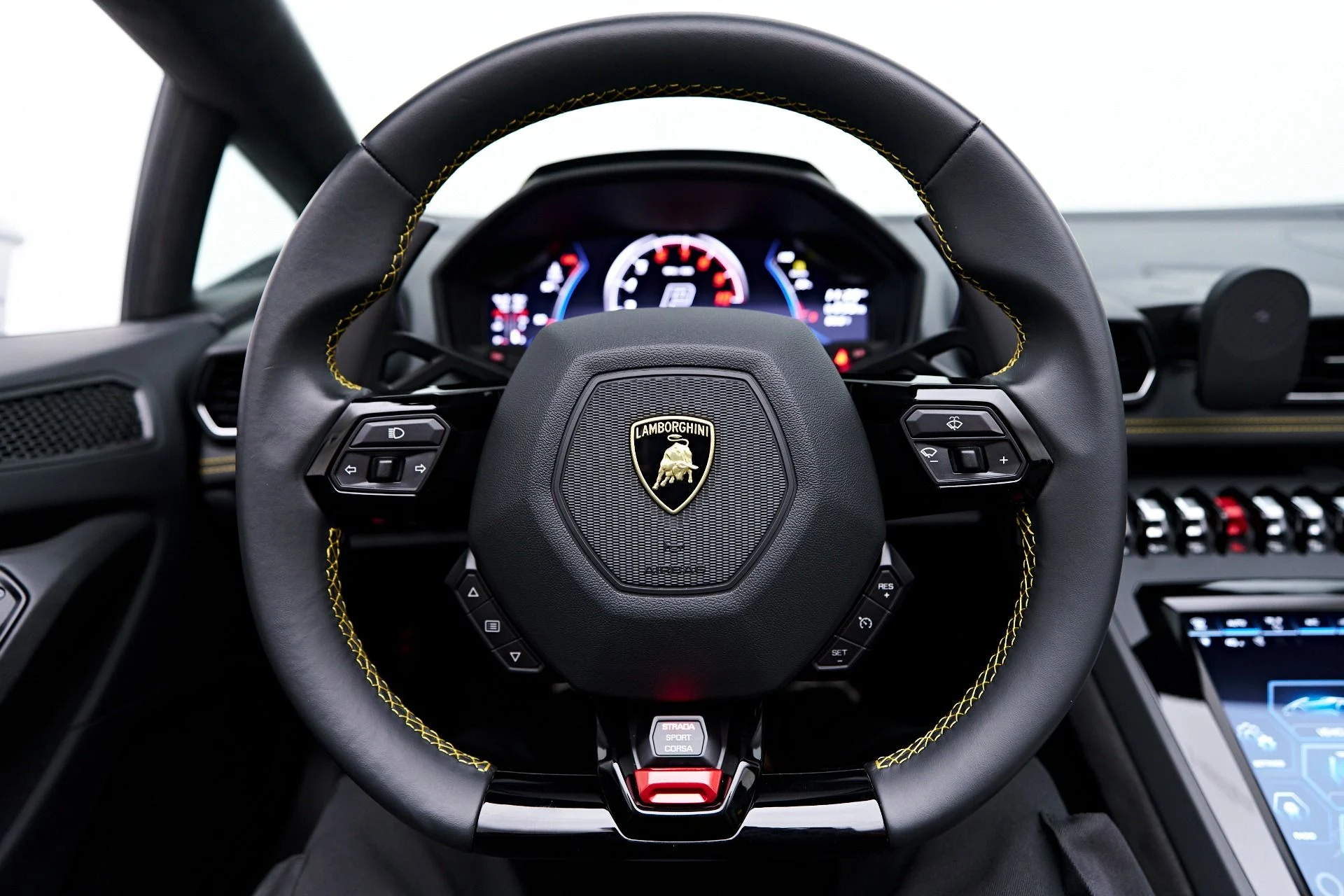 mph057_3894682867_Used_2021_Lamborghini_Huracan_EVO_Base_1754524536_633bf5a6da