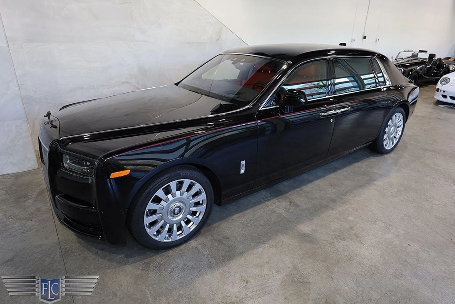 mph057_3977470450_used_2023_rolls_royce_phantom_extendedwheelbasesedan_9689_22919608_58_1024_45ca8496ed