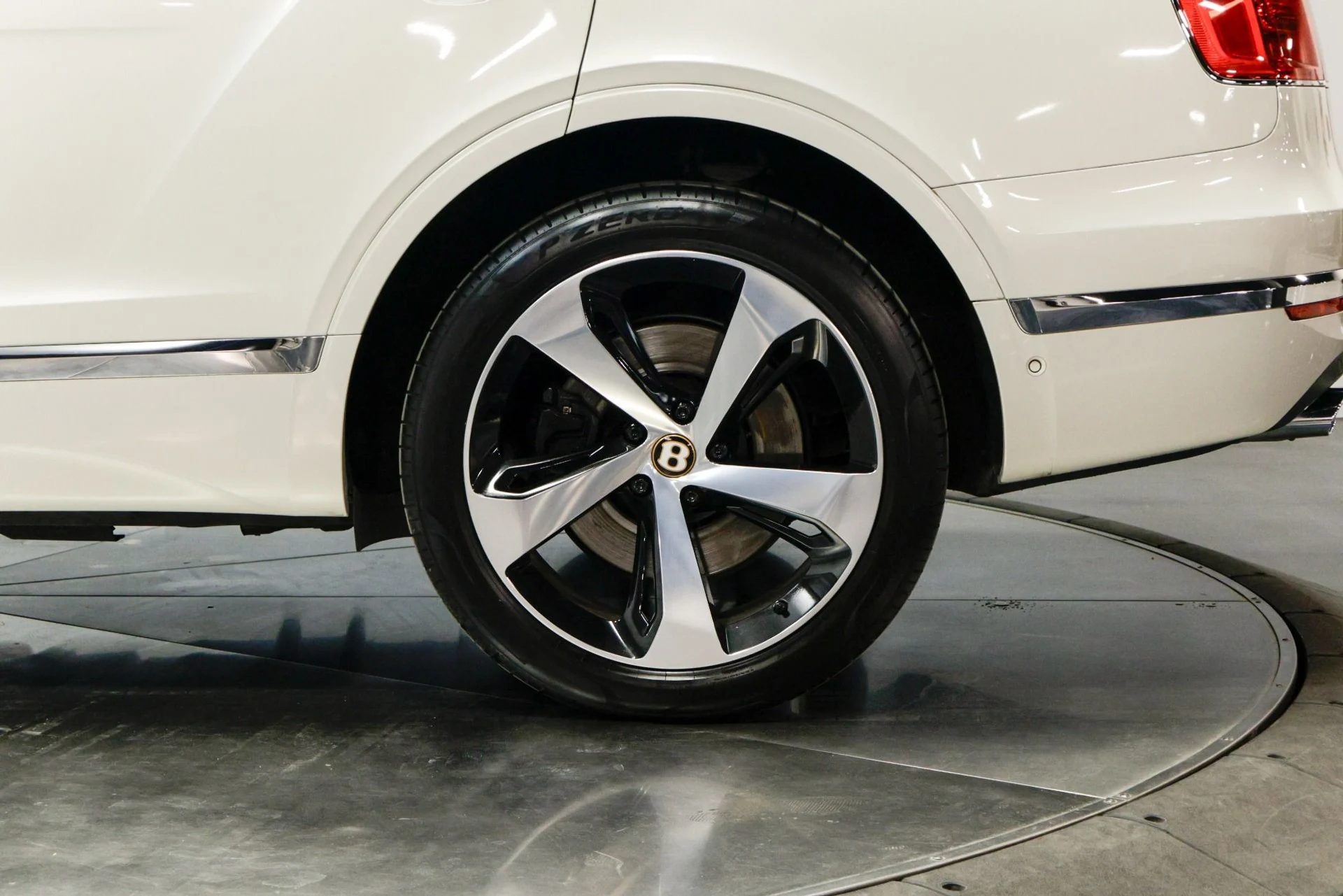 mph057_4005812123_Used_2020_Bentley_Bentayga_V8_1760480790_1ce193e6f3