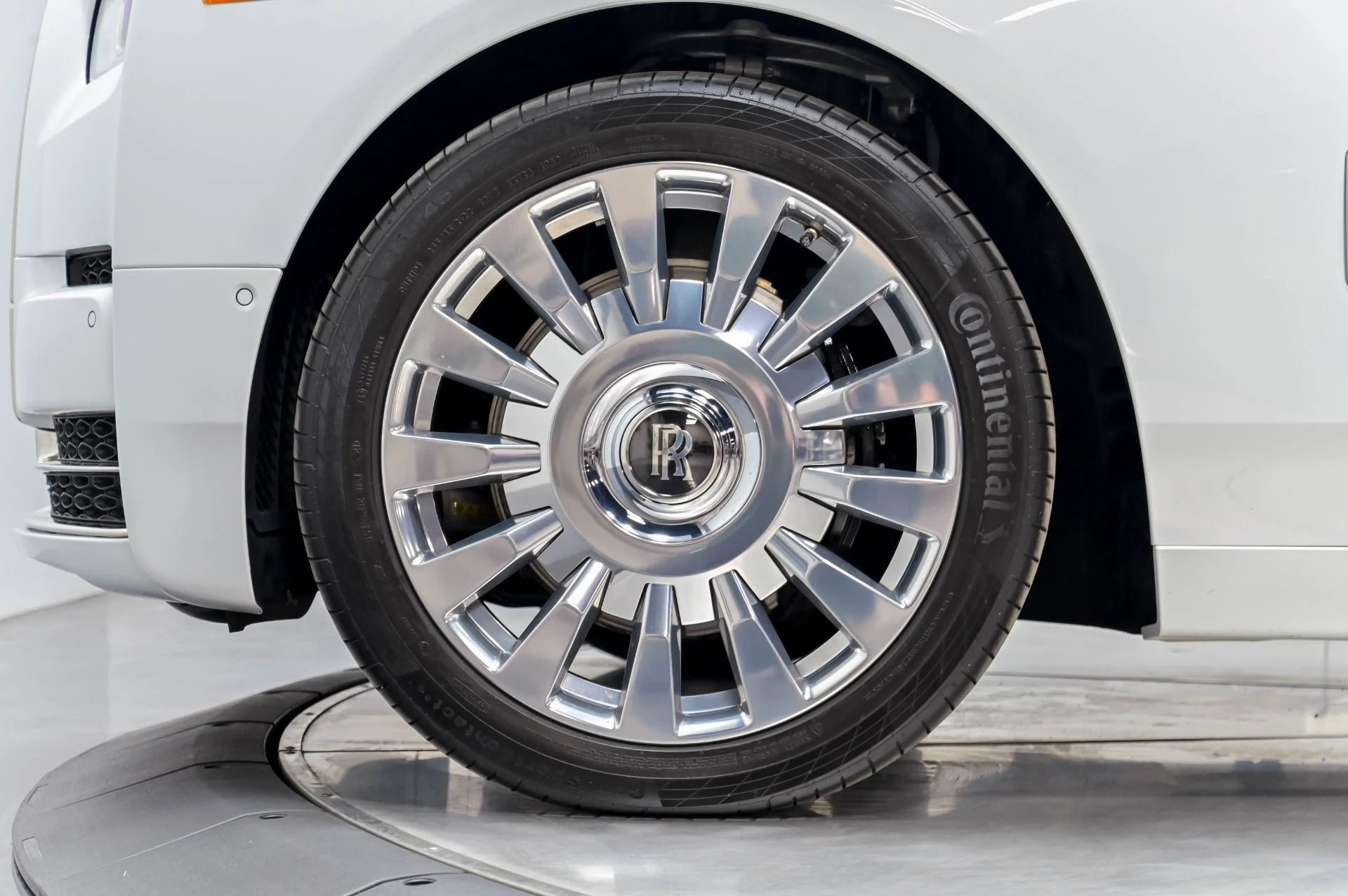 mph057_4025996857_Used_2022_Rolls_Royce_Phantom_1778542434_01f403e7d5