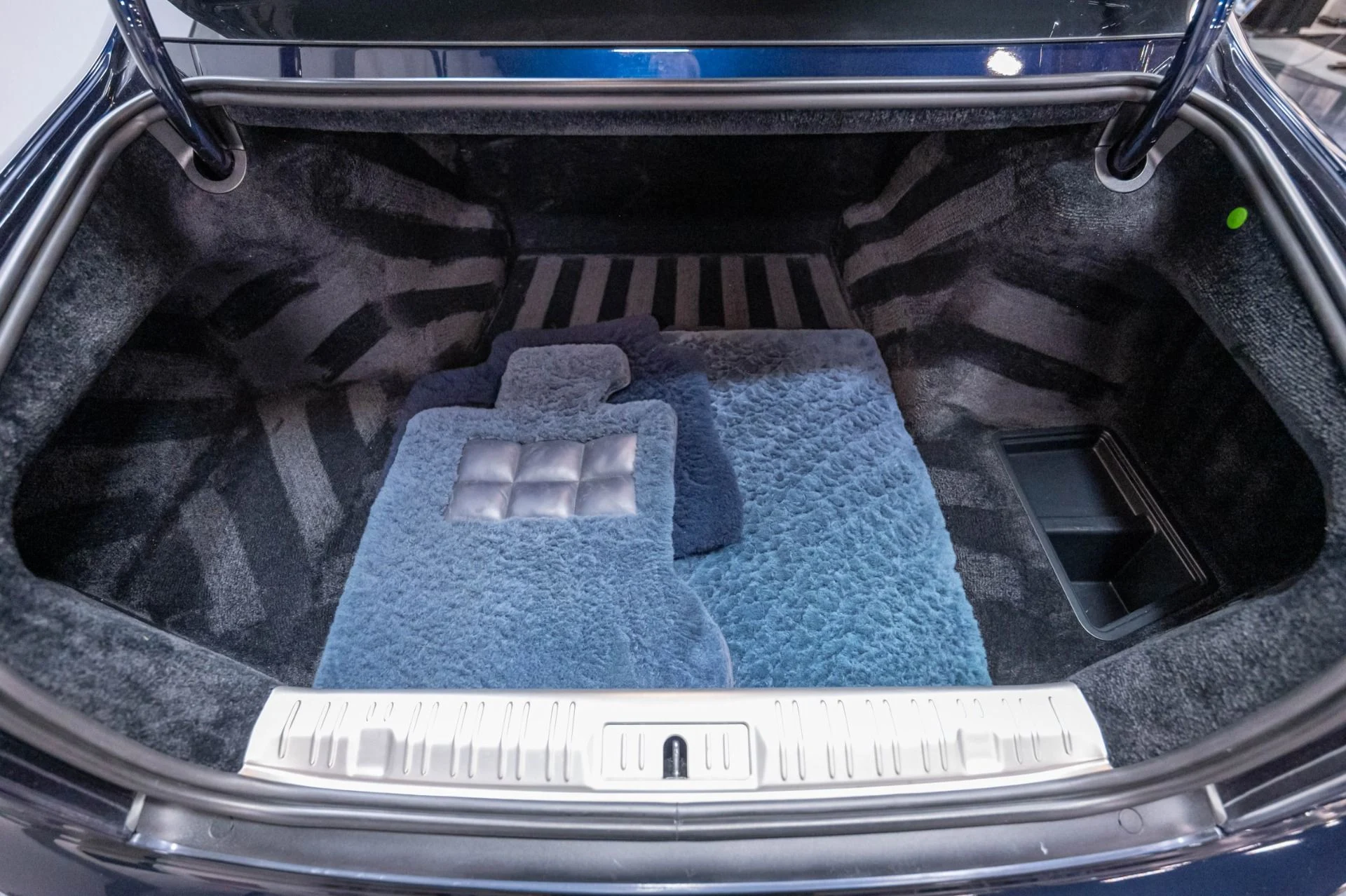 mph057_4051151260_Used_2018_Rolls_Royce_Ghost_Base_1786492649_d57b797797