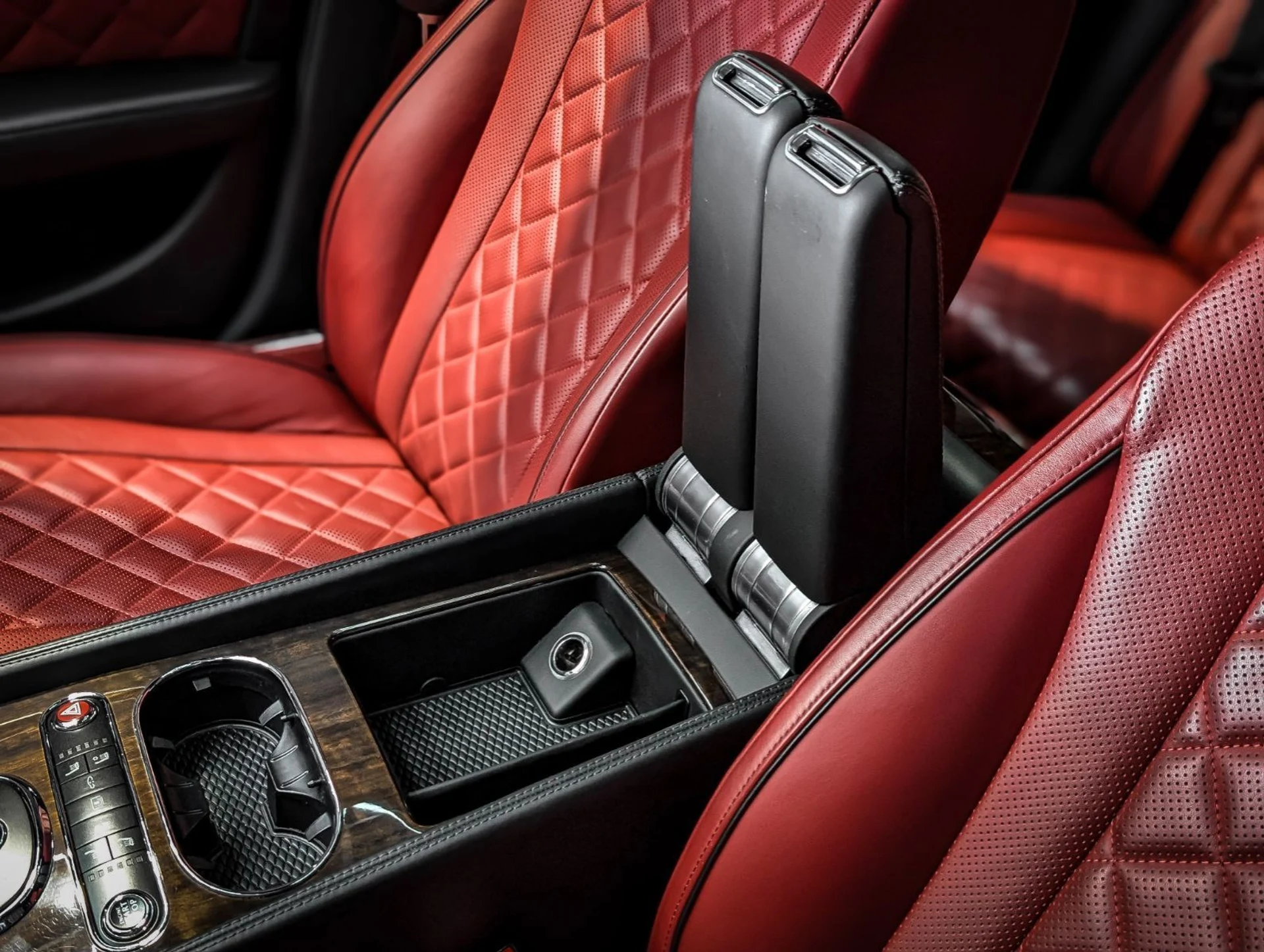 mph057_4083724260_36587952_08357_2017_bentley_flying_spur_021_636f790a59