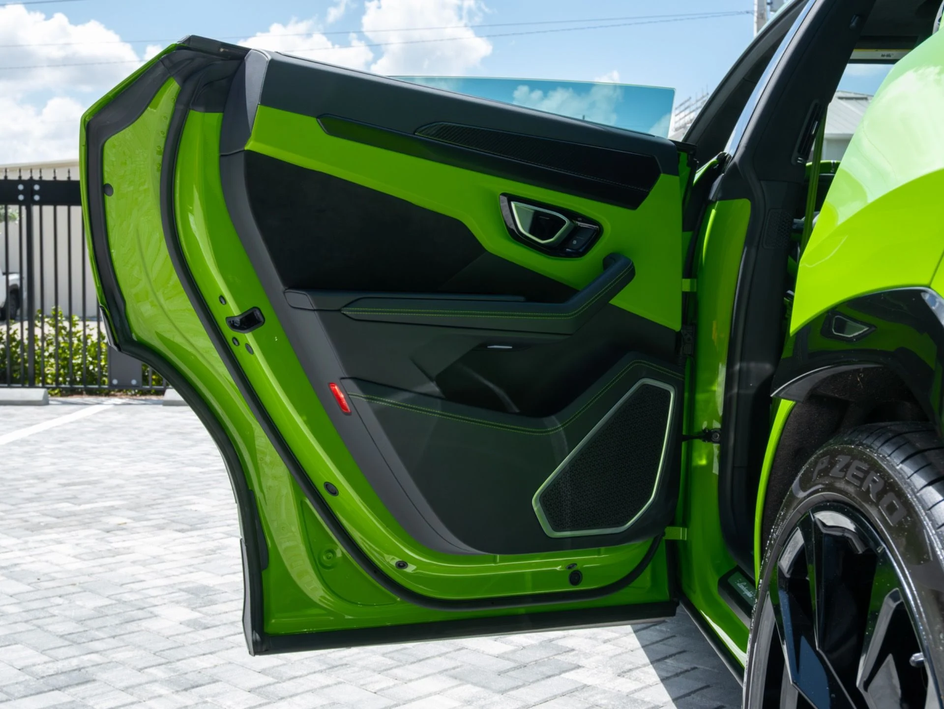 mph057_4087425780_Used_2024_Lamborghini_Urus_S_1775489541_91dd0e9749