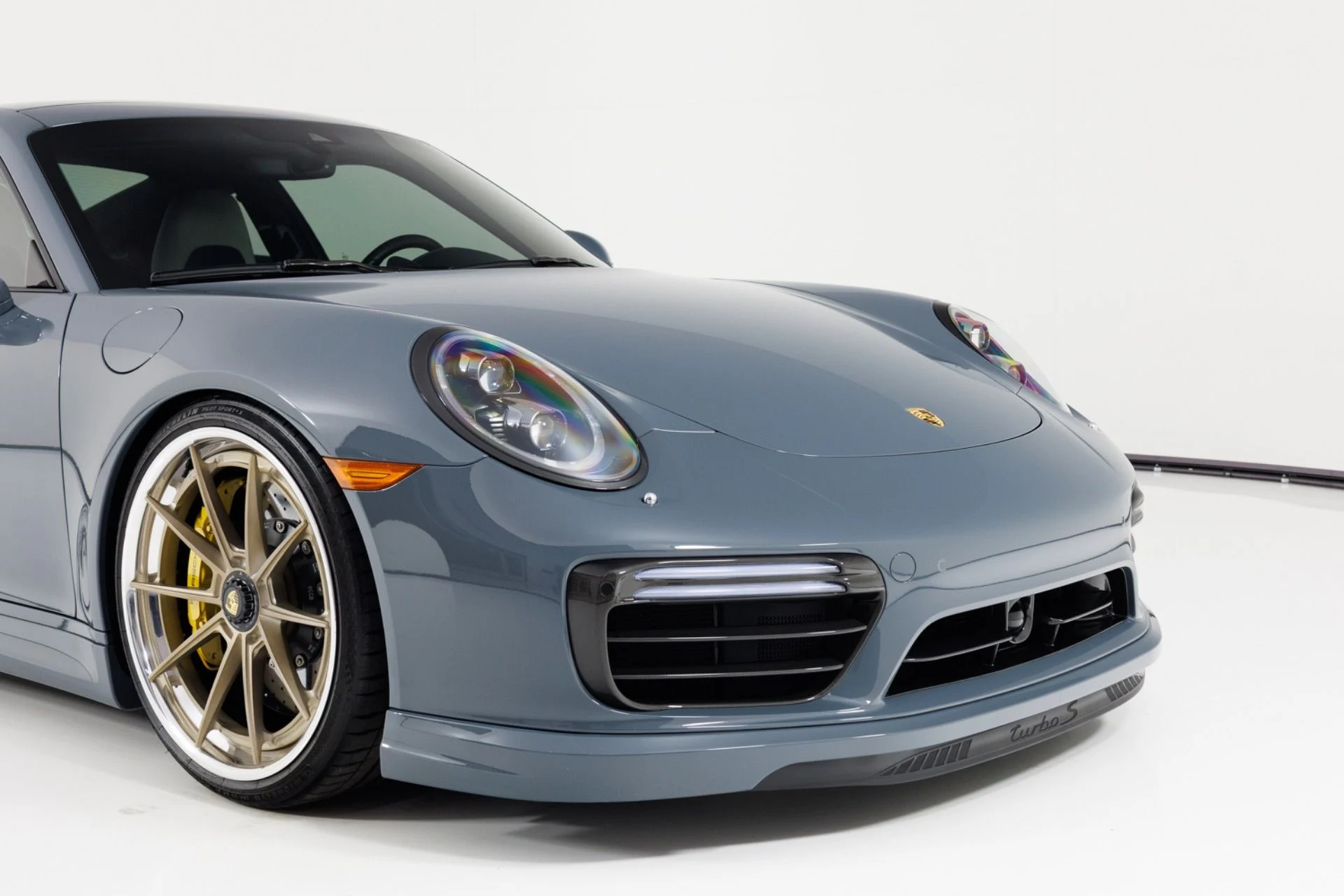 mph057_4130458603_Used_2017_Porsche_911_Turbo_S_1787680359_a0f450ae0c