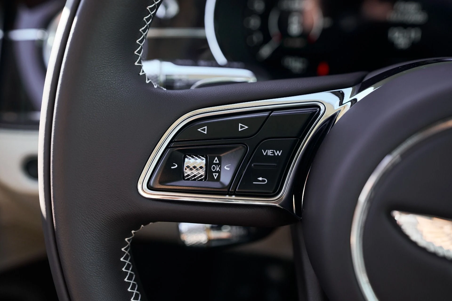 mph057_4180660801_Used_2025_Bentley_Flying_Spur_Speed_1762569260_a89c3bb96c