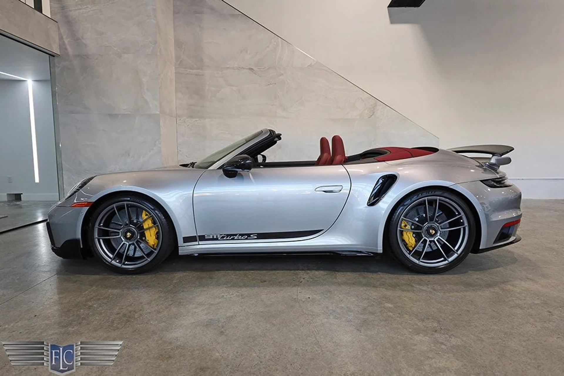 mph057_4194414040_used_2024_porsche_911_turboscabriolet_9689_22937048_58_1024_03089546ce
