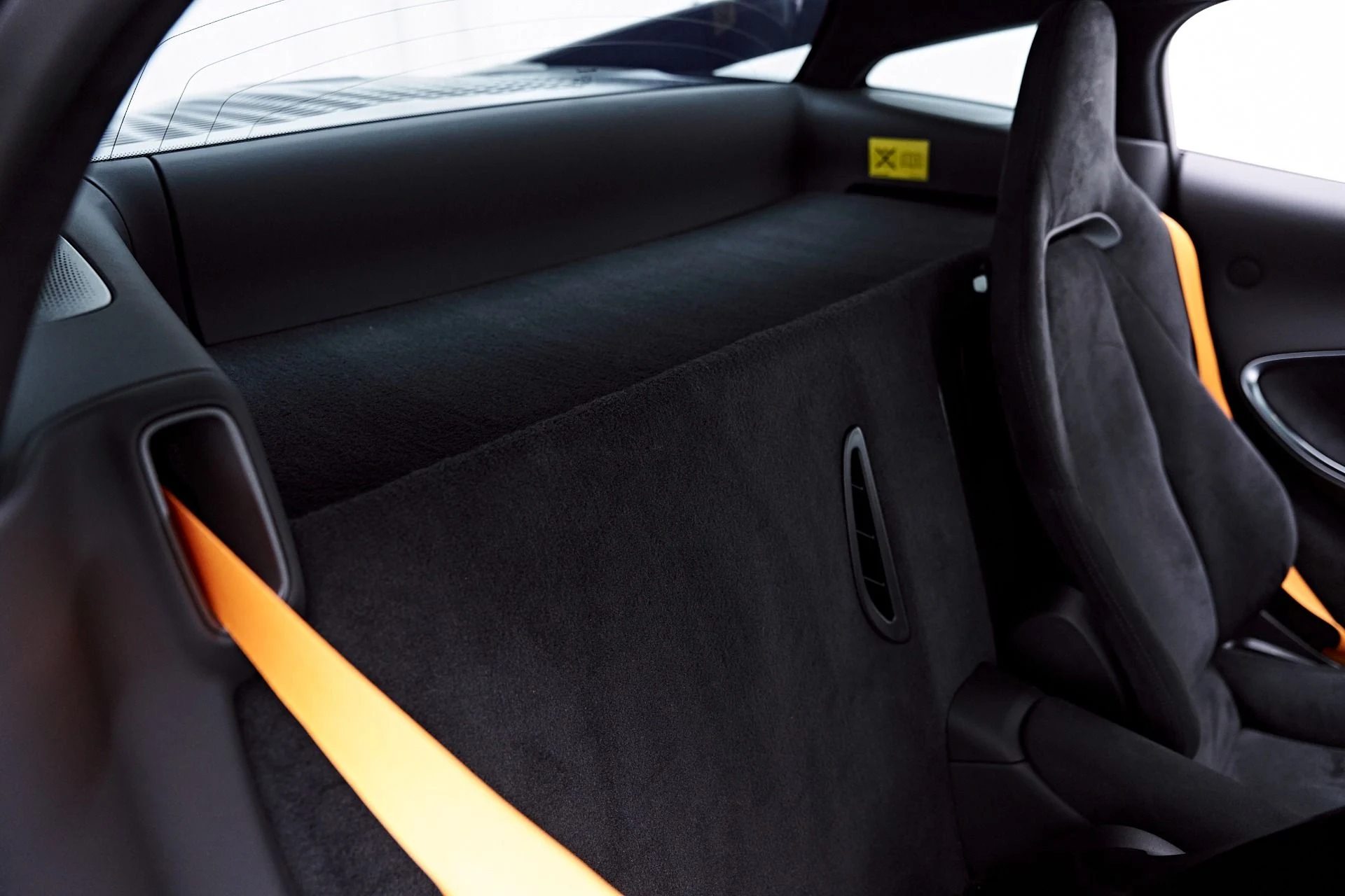 mph057_422311064_Used_2026_Mc_Laren_Artura_Vision_1777507527_1925450580