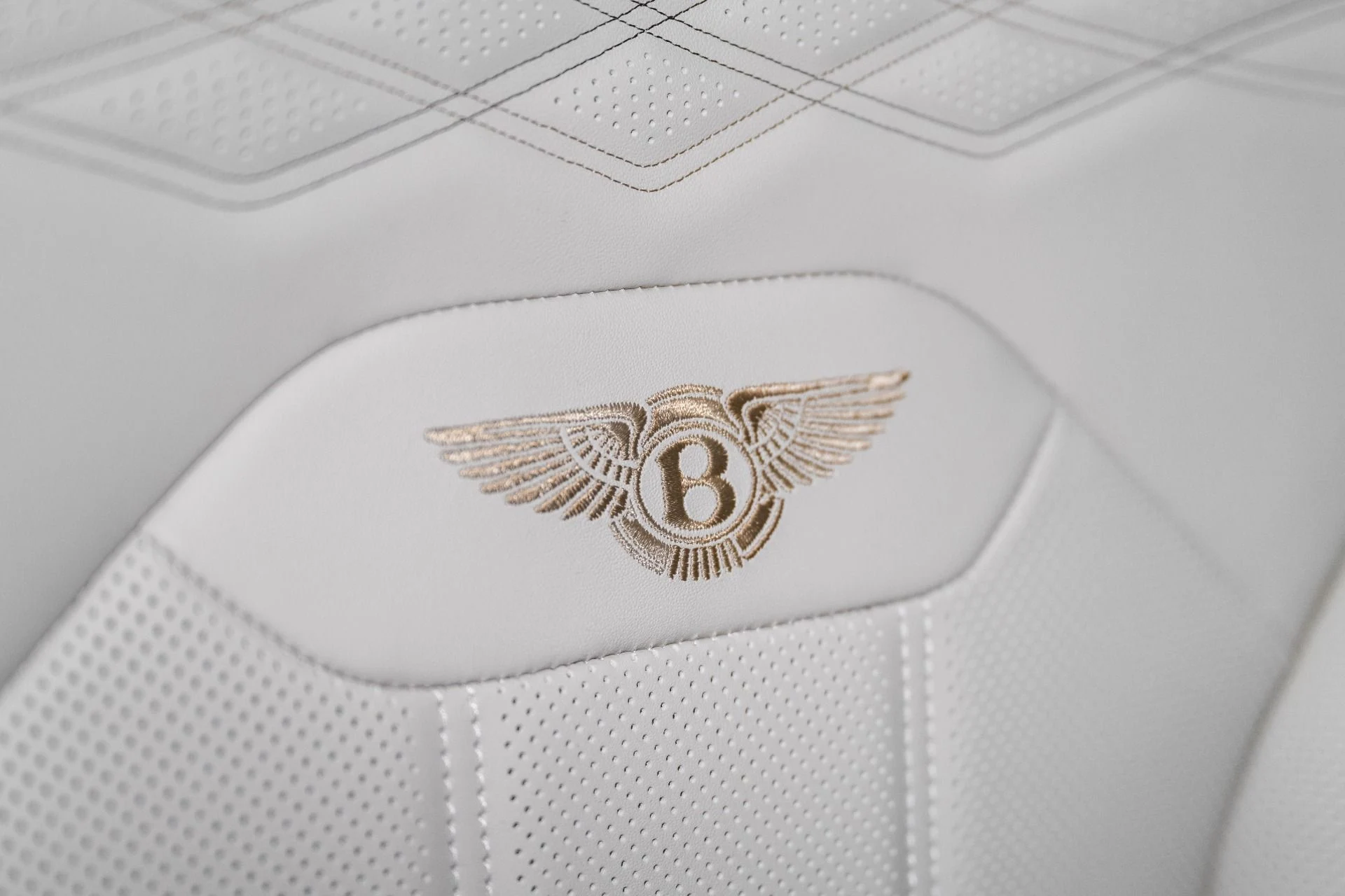 mph057_4223612341_Used_2025_Bentley_Bentayga_EWB_Mulliner_V8_1762964457_23c92401f3