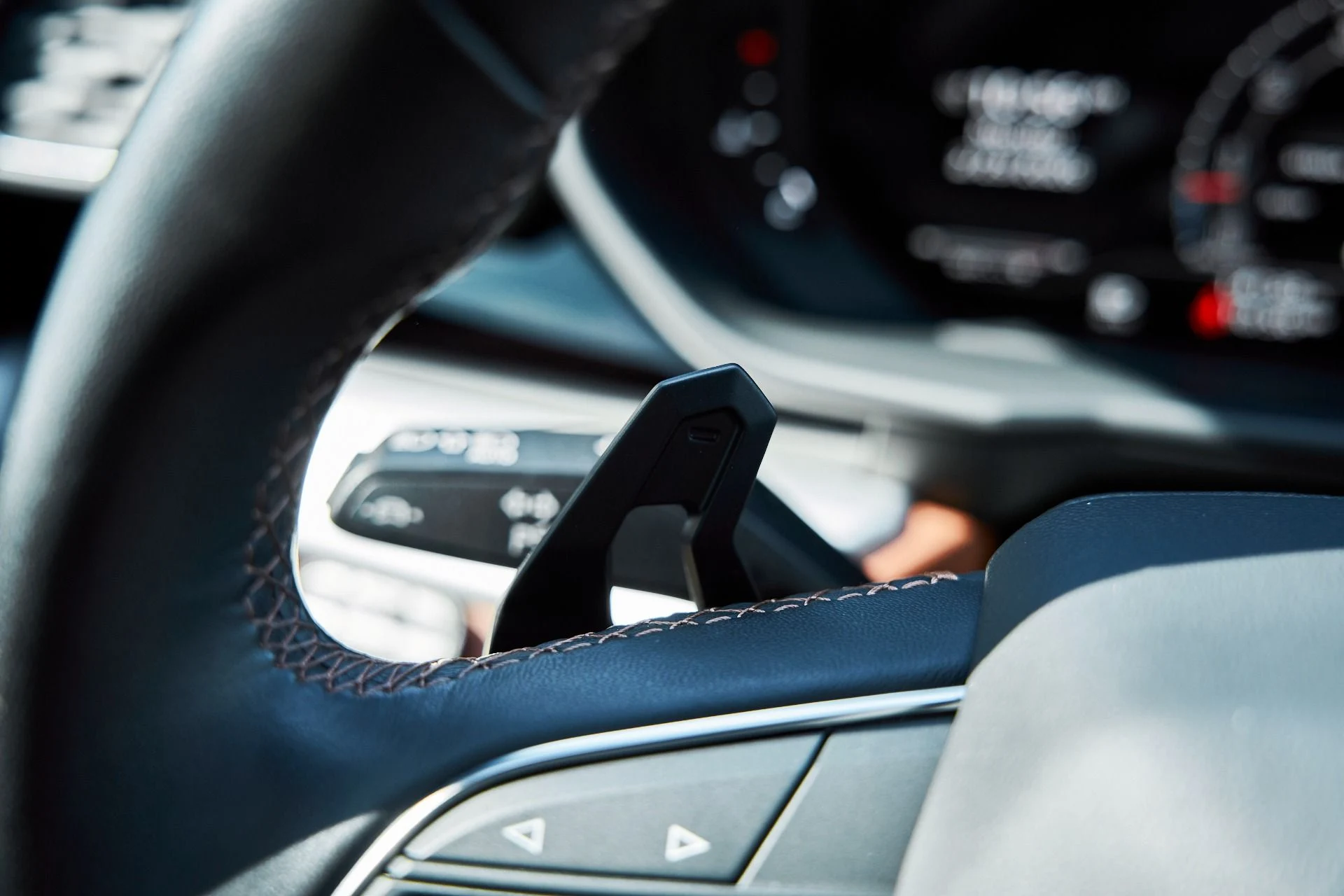 mph057_4228307952_Used_2023_Lamborghini_Urus_S_1771891322_1a7a37308b