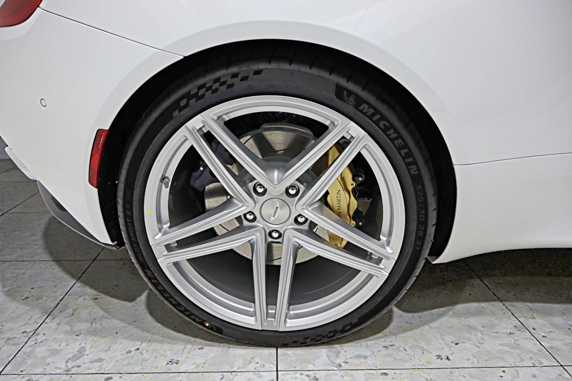 mph057_480180503_New_2026_Aston_Martin_DB_12_Volante_c53e272139