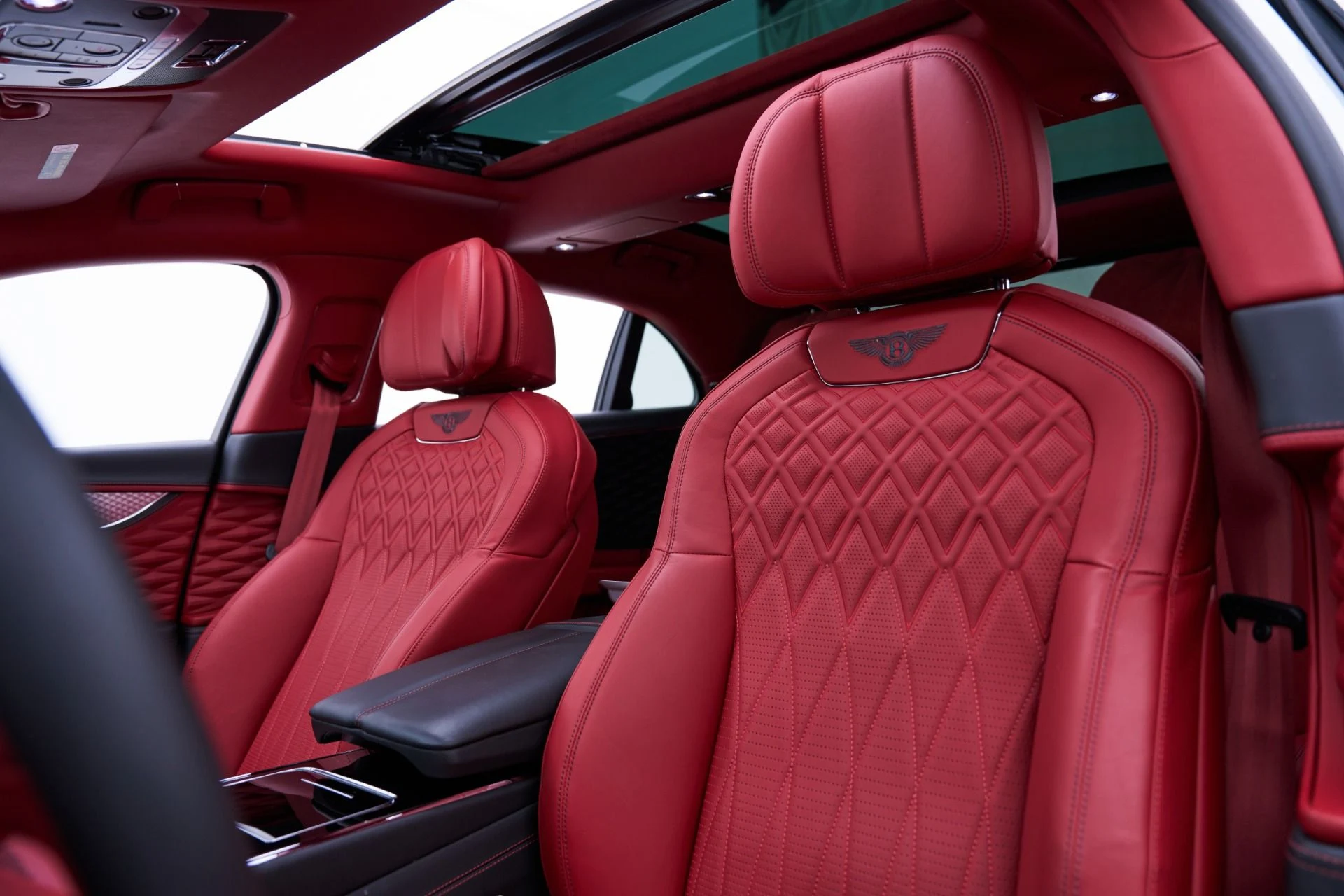 mph057_48614972_Used_2022_Bentley_Flying_Spur_V8_1793212177_9805d67421