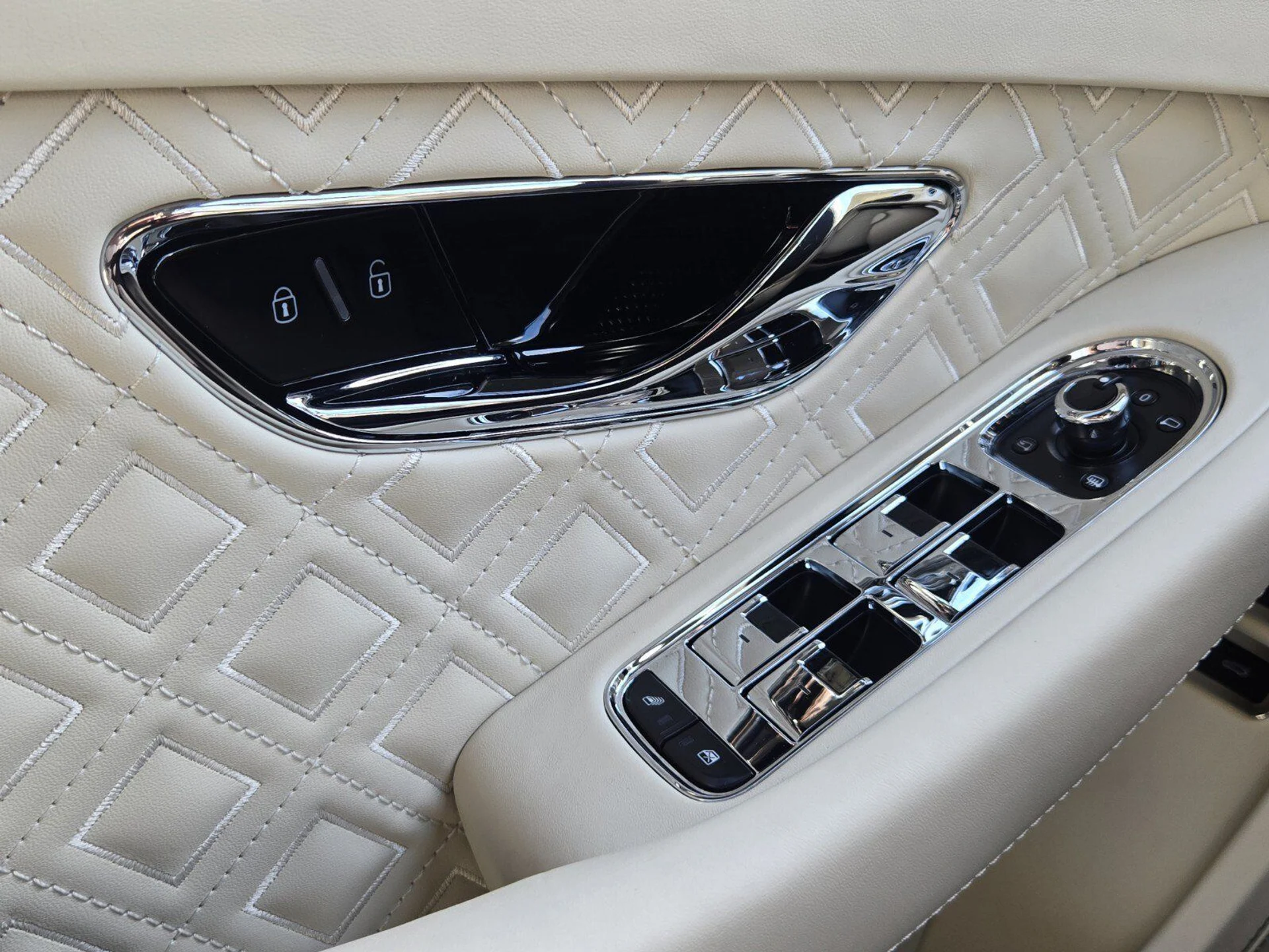 mph057_553267989_c7c756c50ce08188937aa3fad505d3aex_5d48be4c84