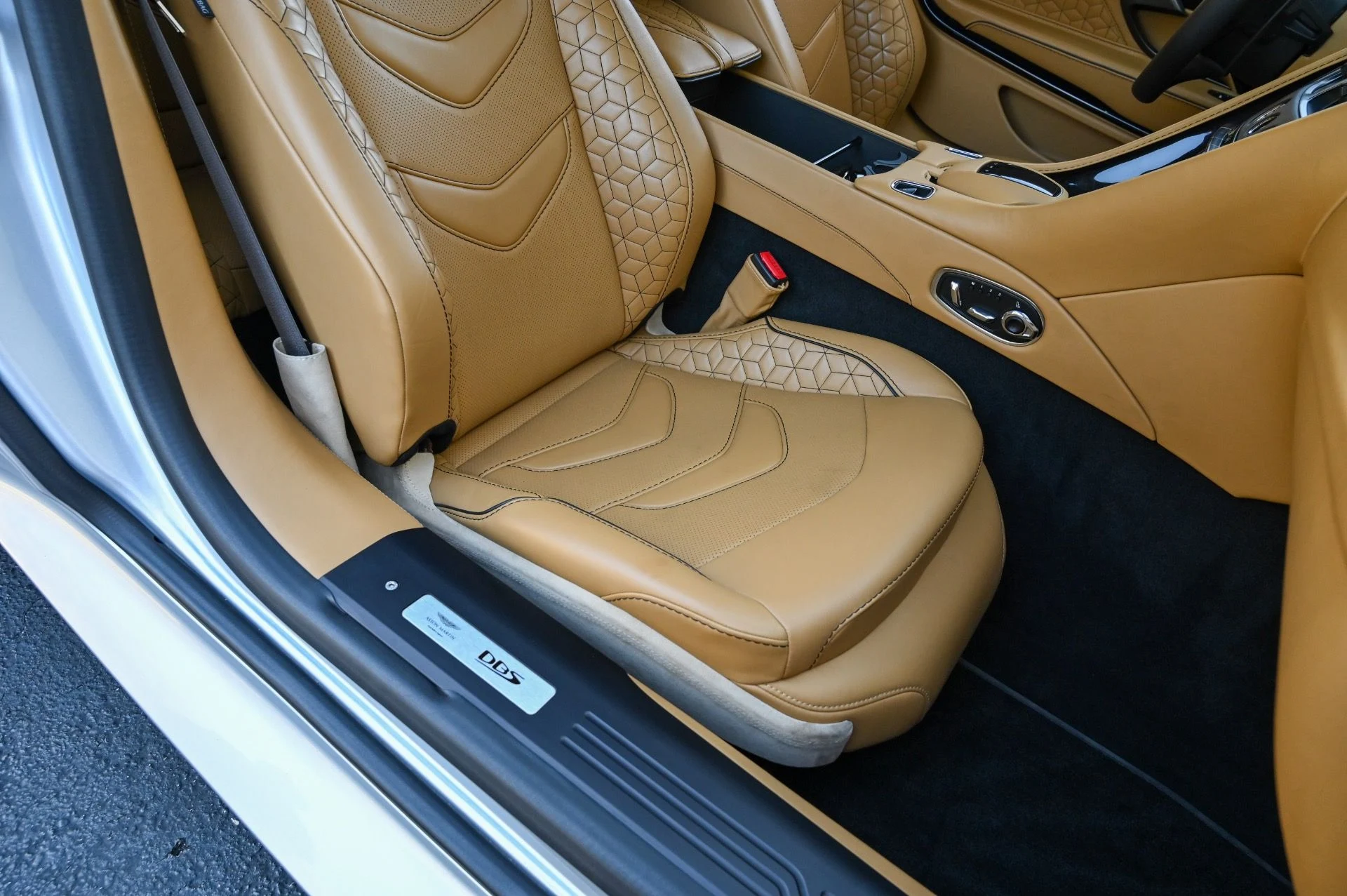 mph057_586224757_Used_2020_Aston_Martin_DBS_Superleggera_1708981948_bfd2a78a9b