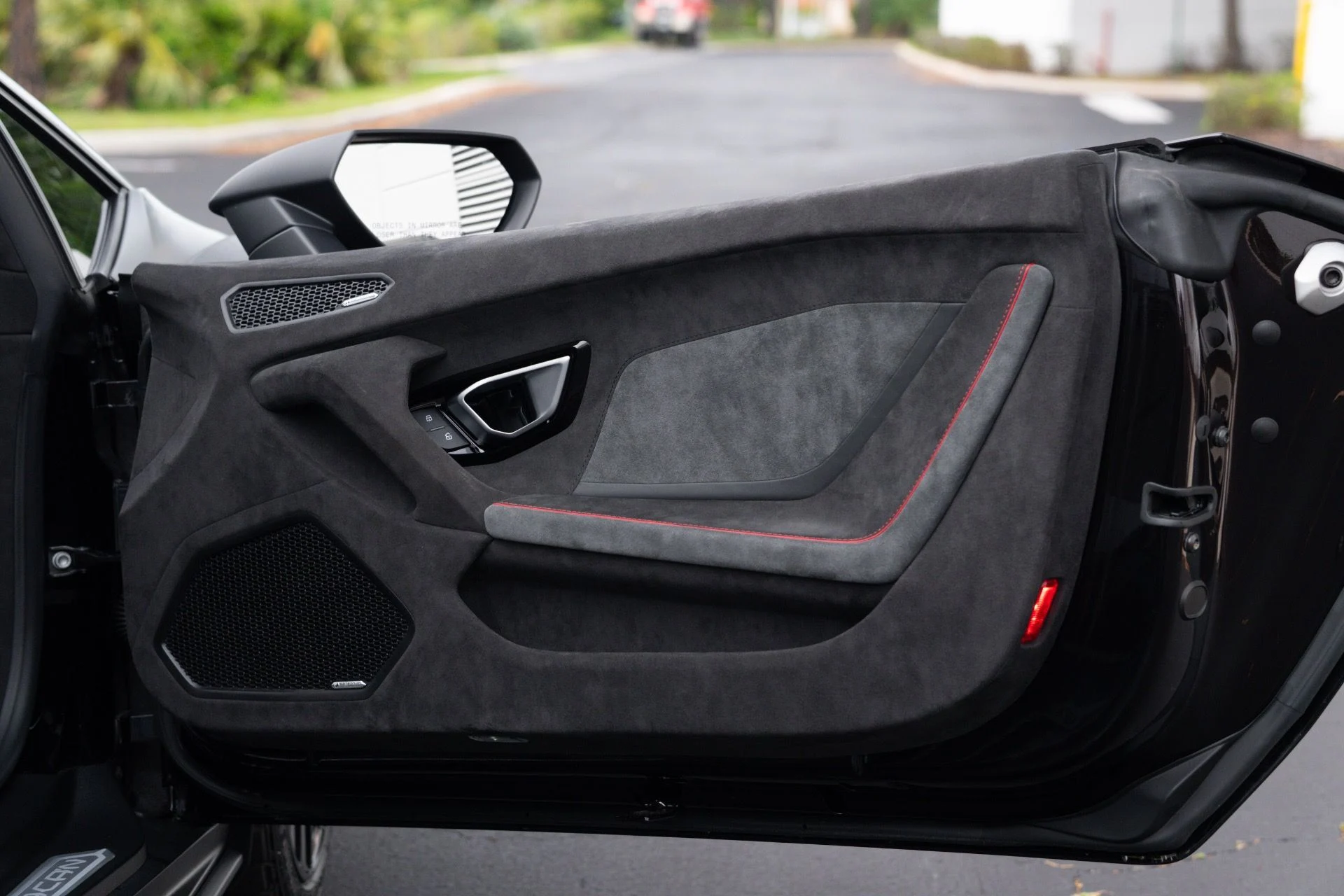 mph057_594061886_Used_2024_Lamborghini_Huracan_Sterrato_1775279109_6e846e68ee