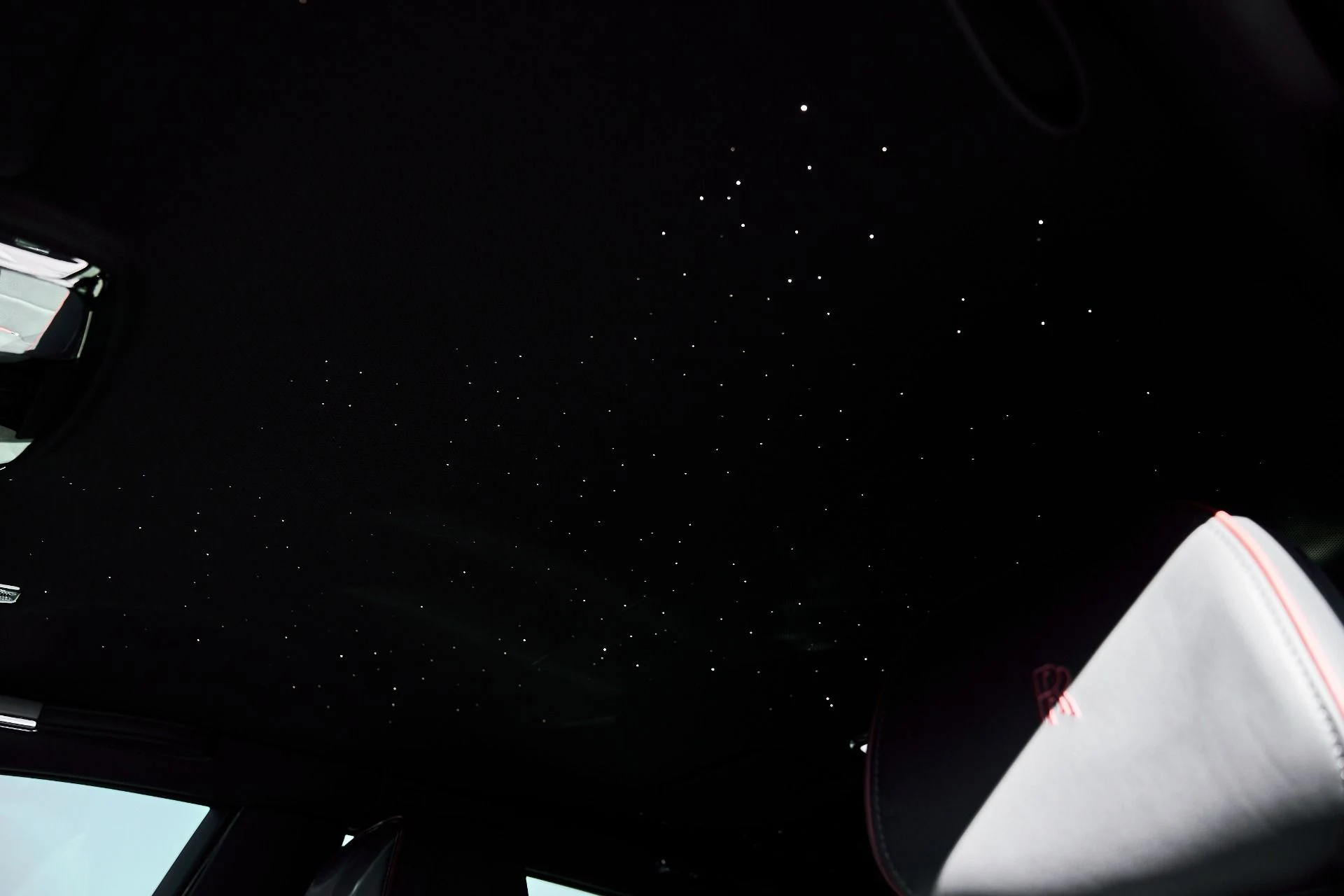 mph057_595756816_Used_2024_Rolls_Royce_Phantom_Base_1770700129_57637e3601