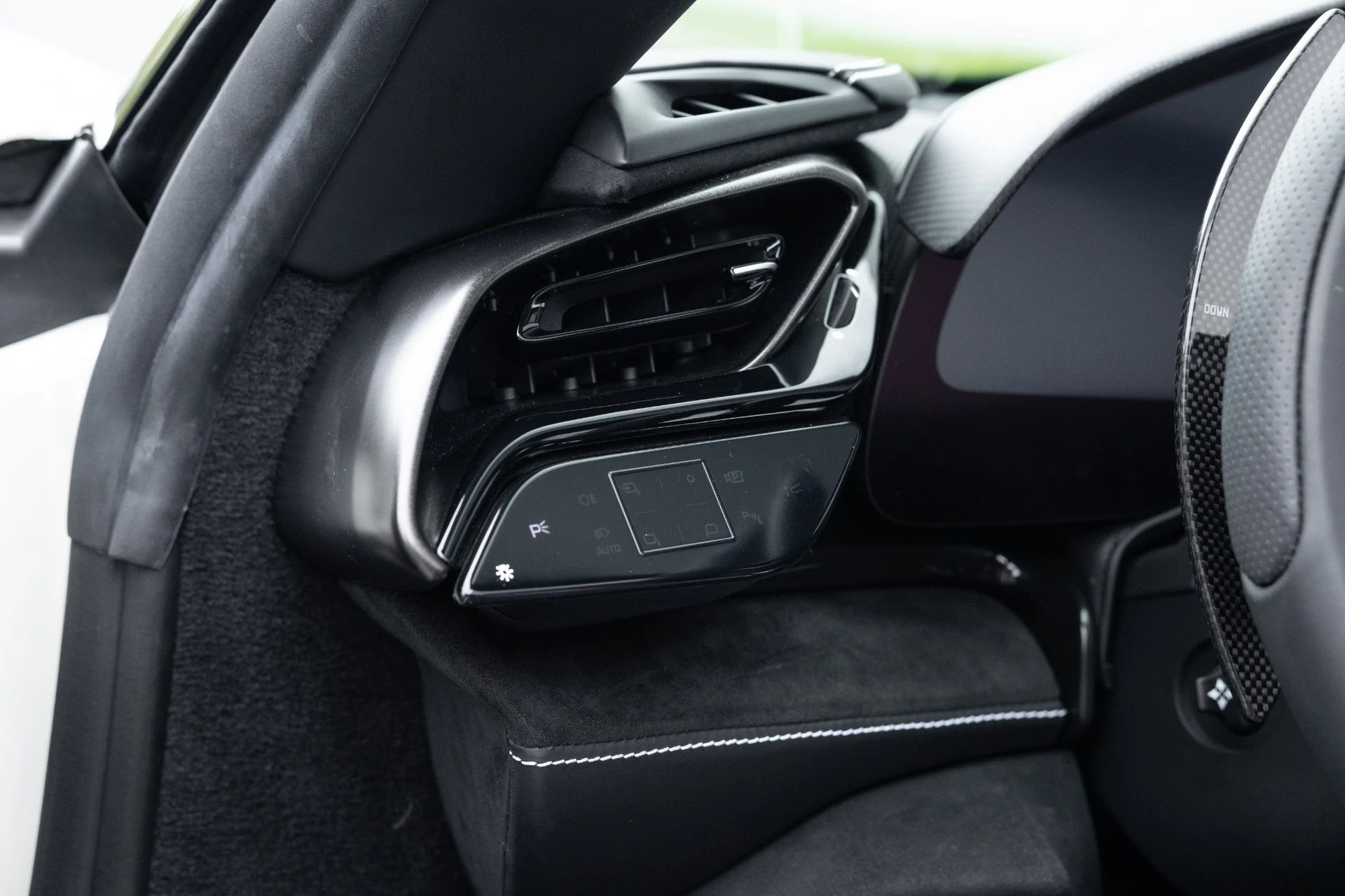 mph057_607569887_Used_2024_Ferrari_SF_90_Spider_1775624639_da90045977