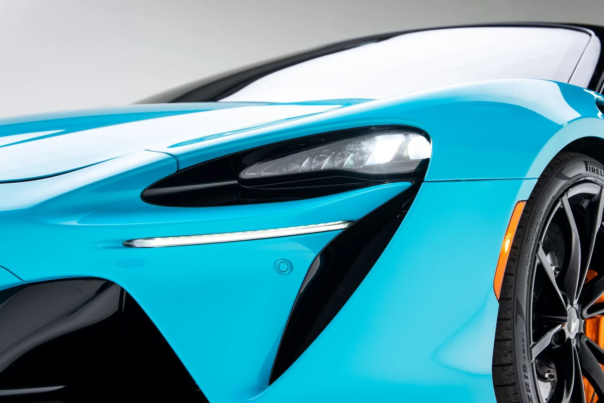 mph057_609212573_Used_2023_Mc_Laren_Artura_1770682300_c4131fdcc1