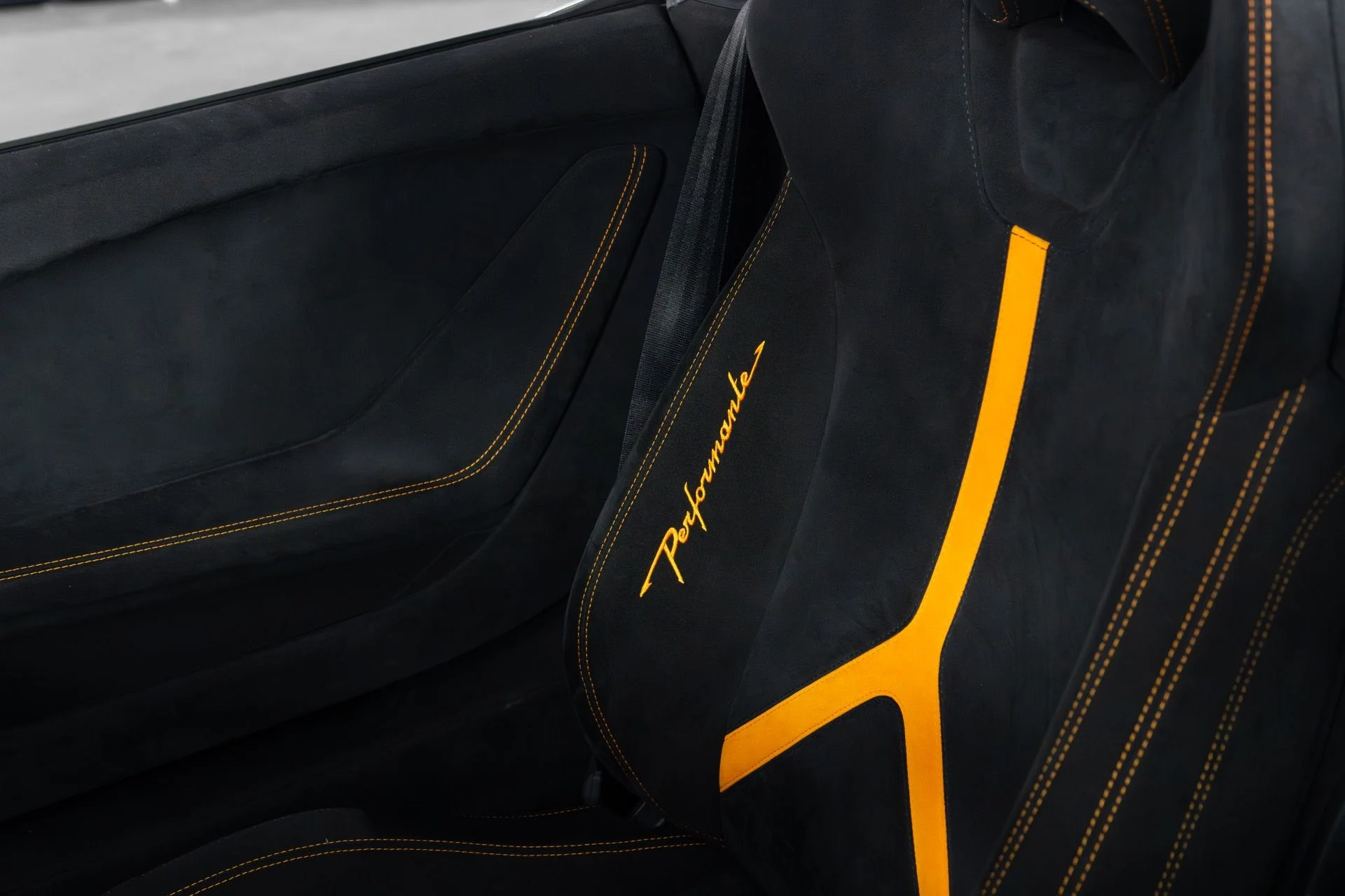 mph057_670701437_Used_2018_Lamborghini_Huracan_Performante_Spyder_1781732323_2707a1bde8