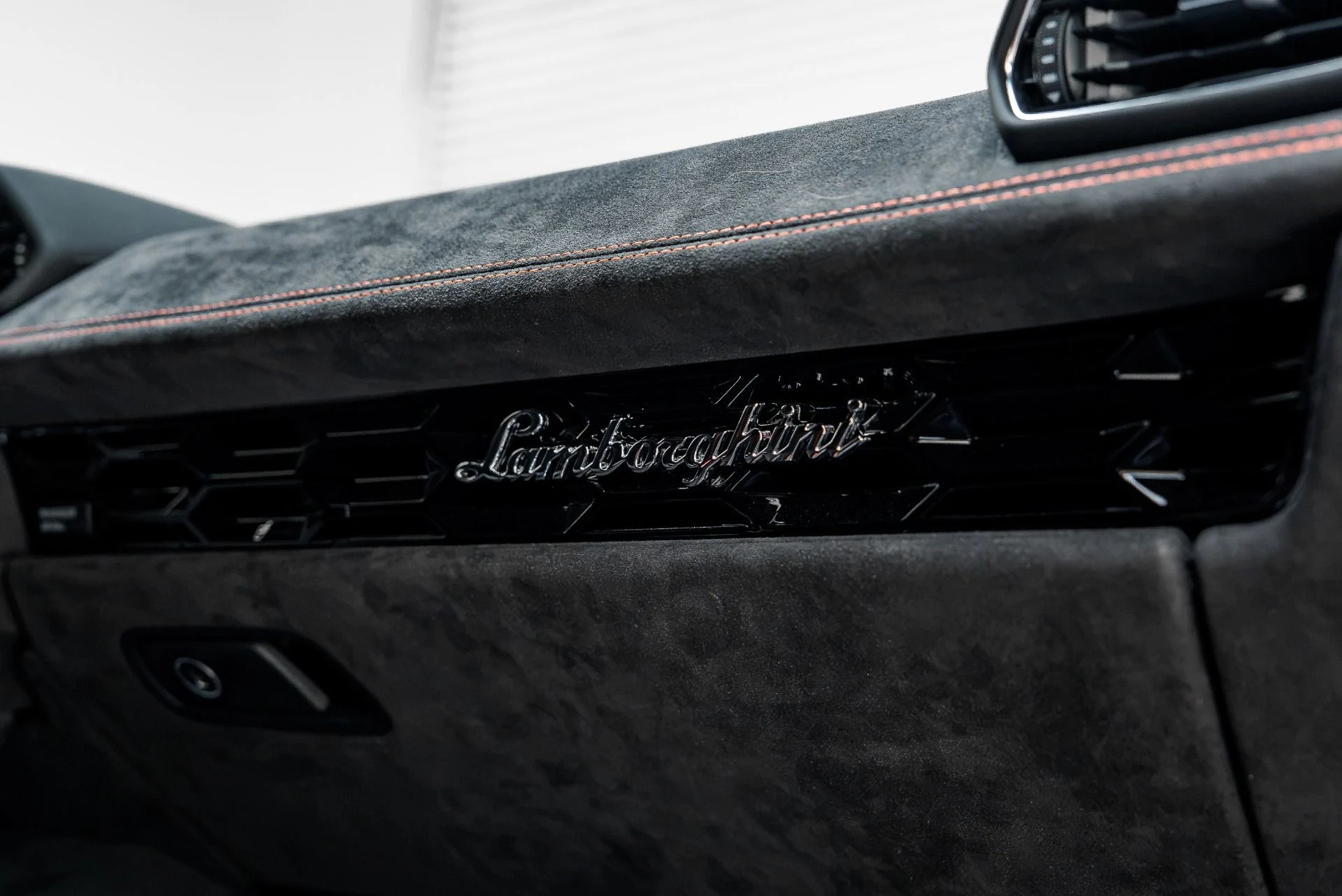 mph057_688231751_Used_2024_Lamborghini_Huracan_Sterrato_1786041542_ef80882011