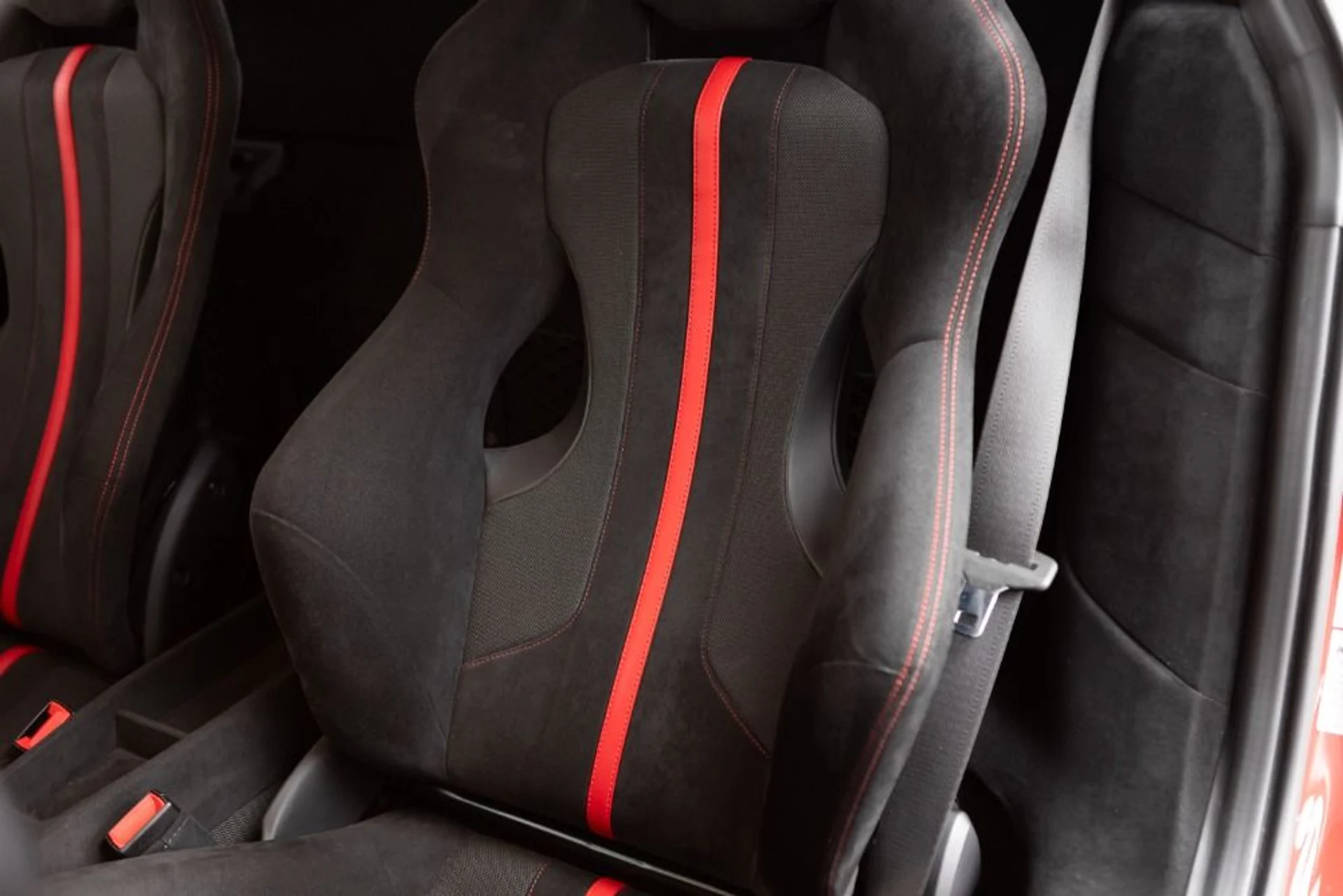 mph057_70945979_Used_2020_Ferrari_488_Pista_97844379e2