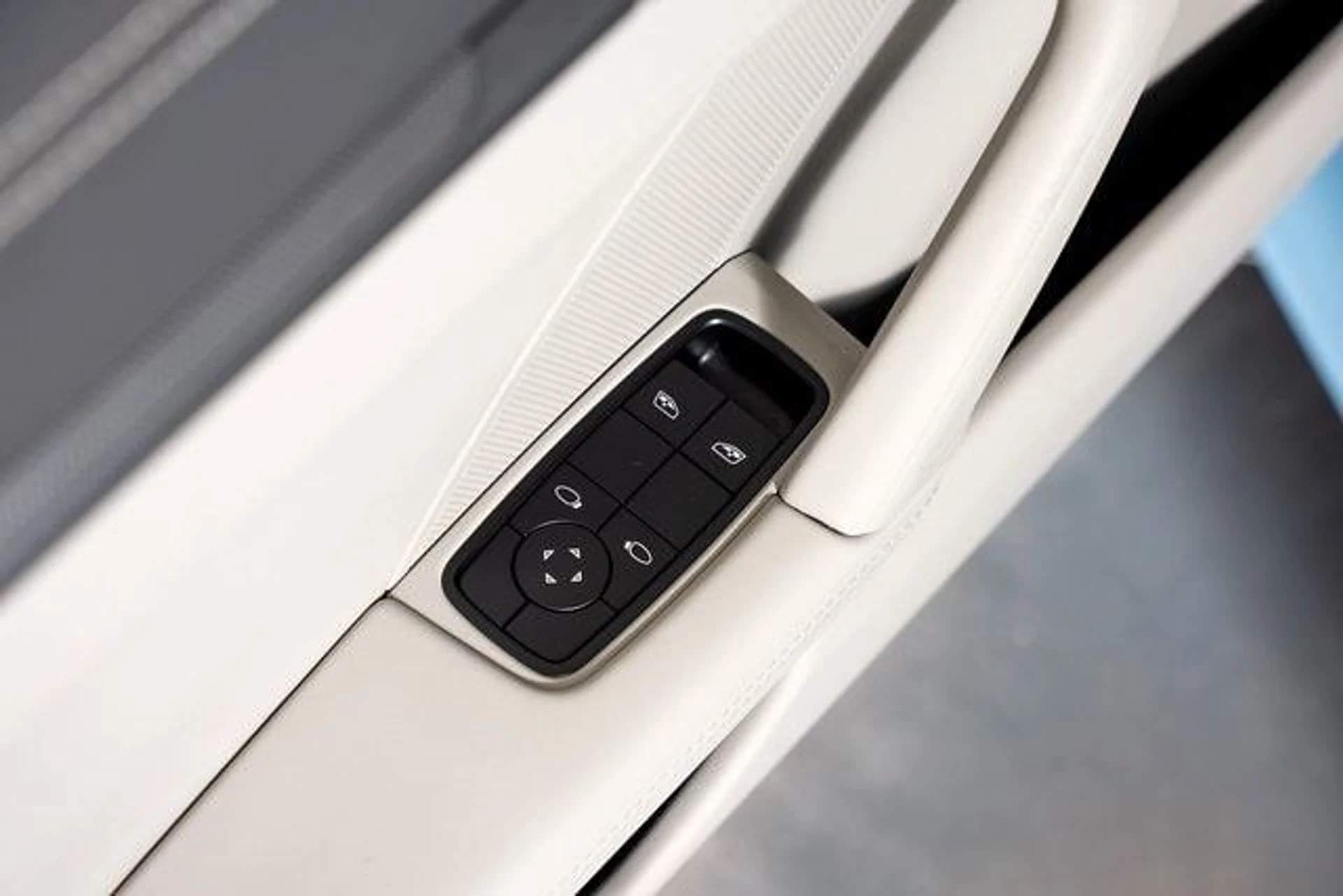 mph057_742707107_1782507d7a1d19414ab54899c0af1614x_ba56a41269