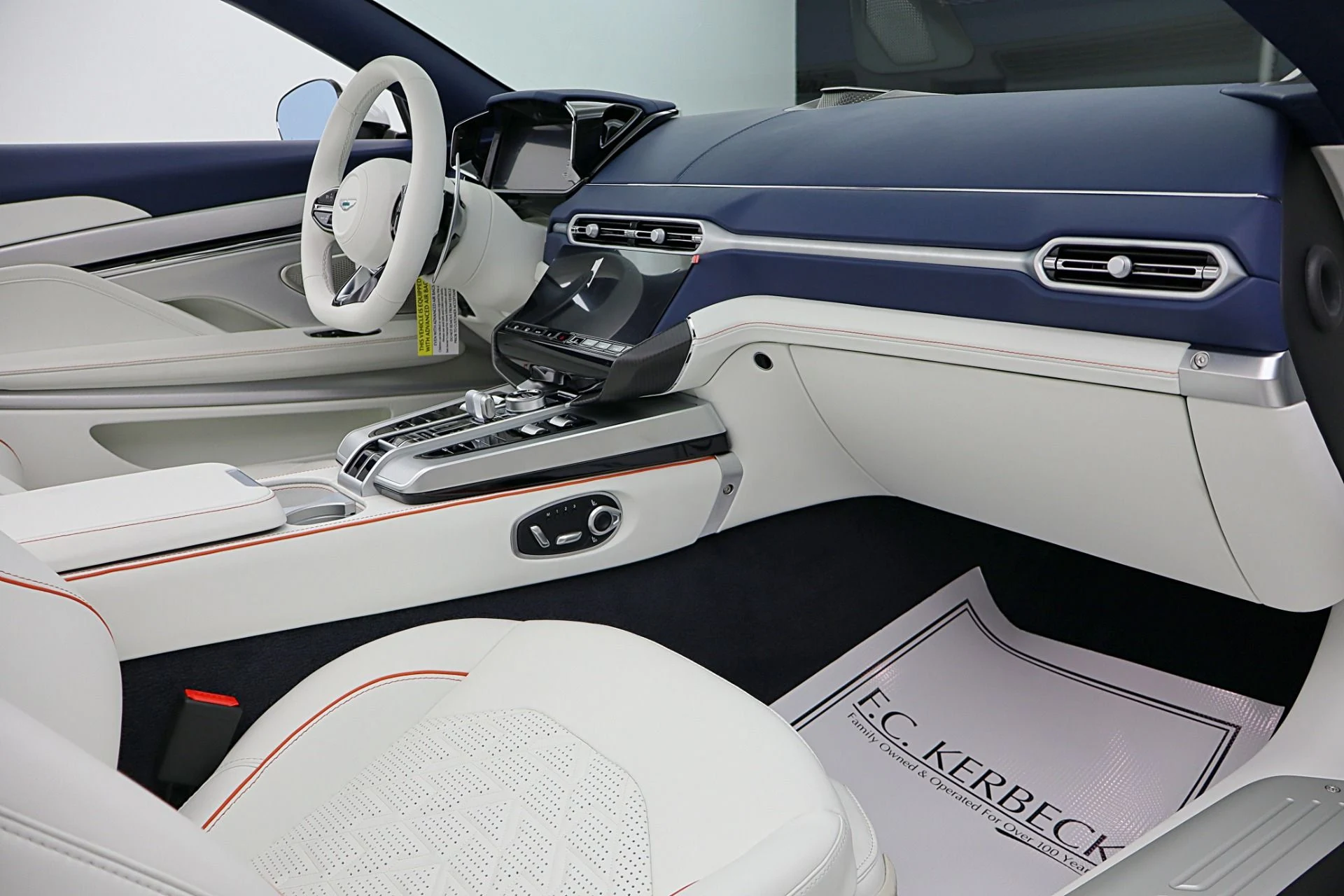 mph057_762707032_New_2026_Aston_Martin_Vanquish_Volante_3c99019ad2